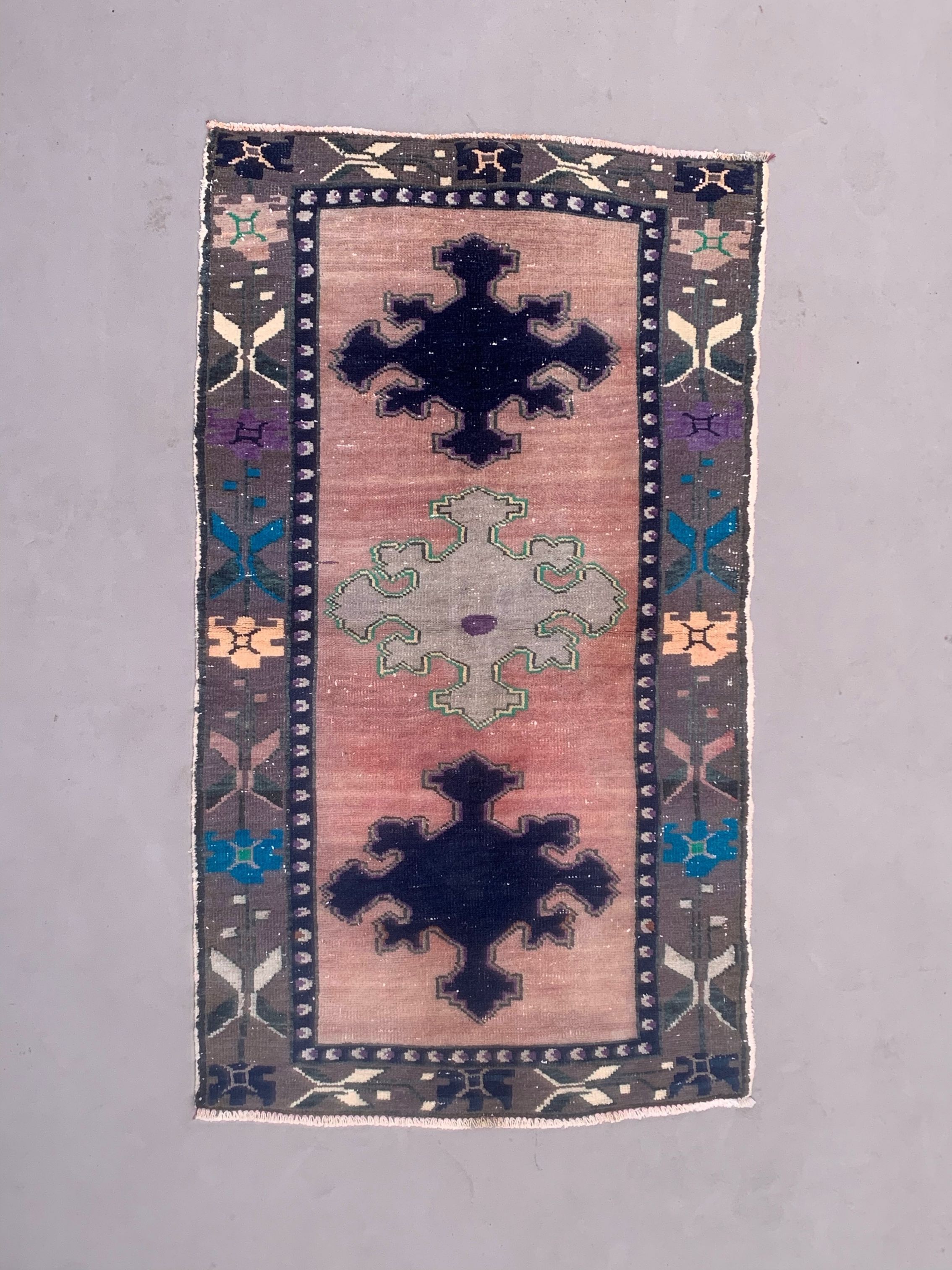 Old turkish Oushak rug 148x85 cm vintage