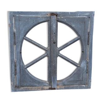 Vintage round ox eye window