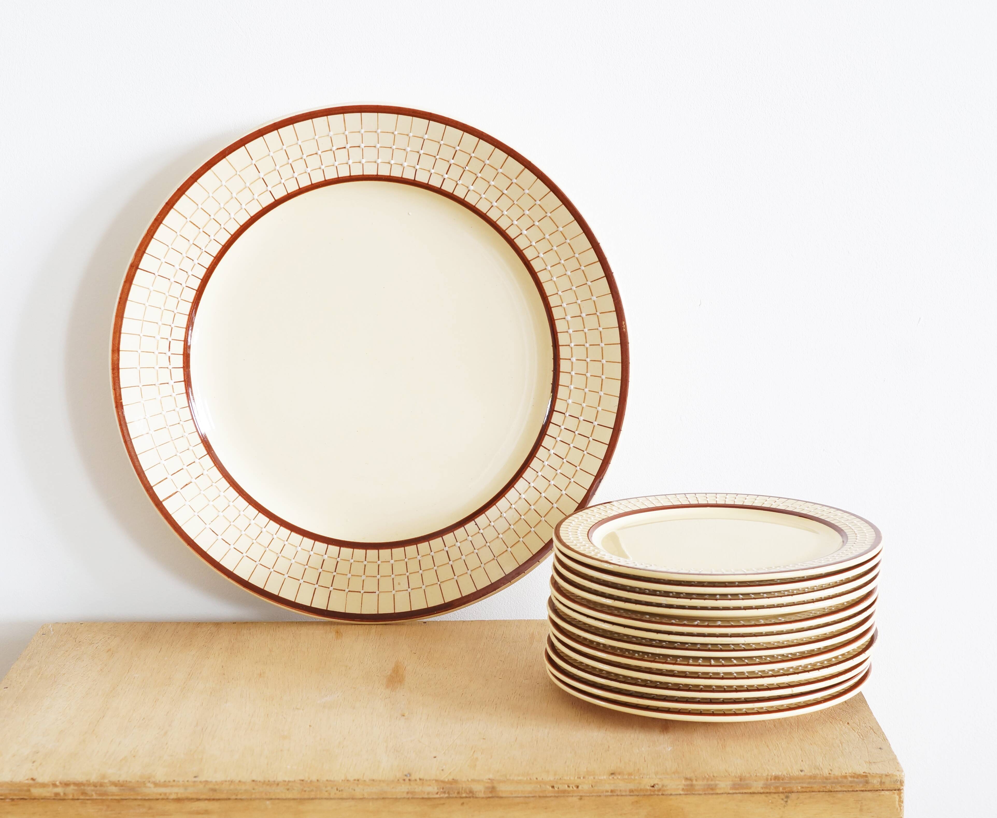 Dessert service 12 plates and tiled pie dish