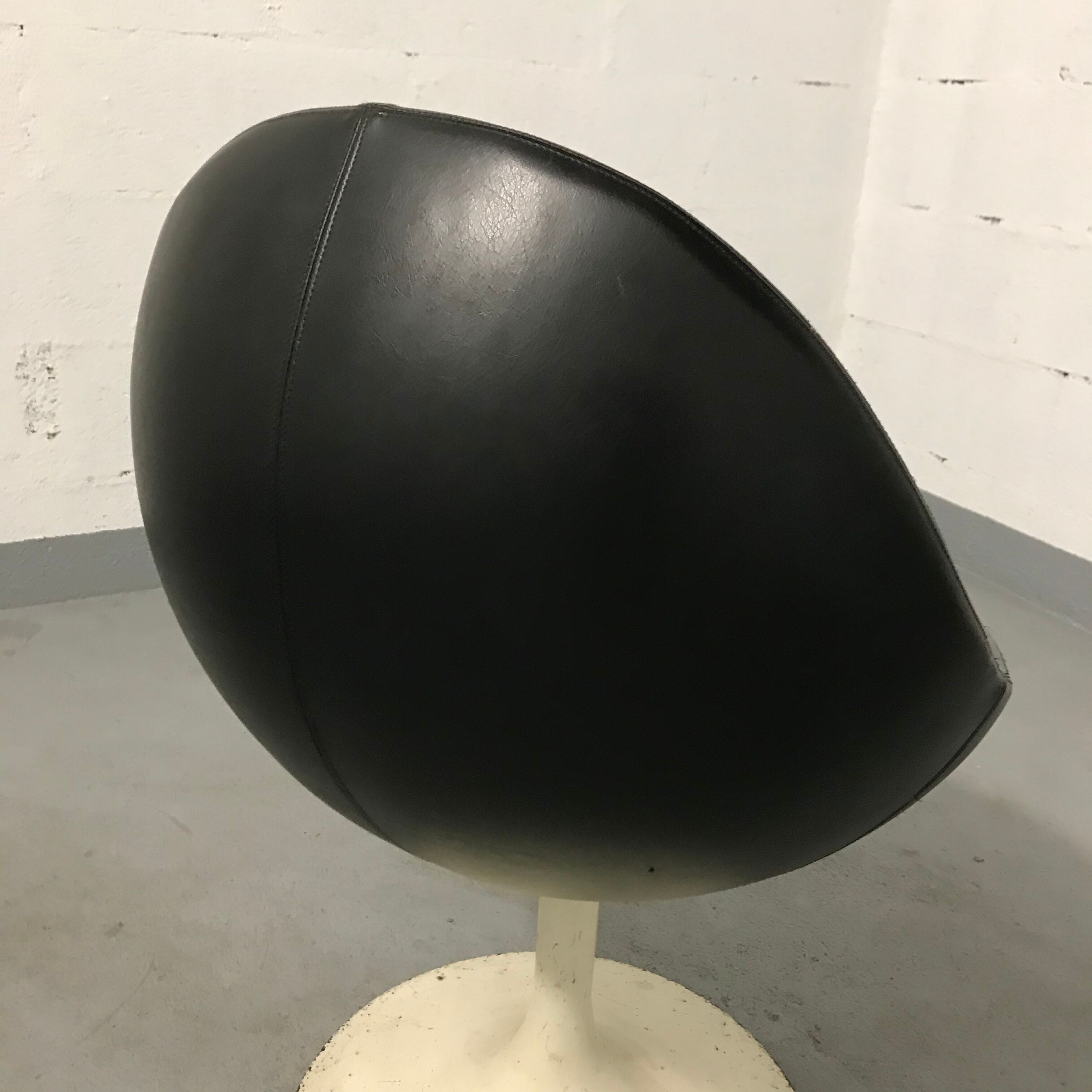 Johanson low chair swivel model "venus"