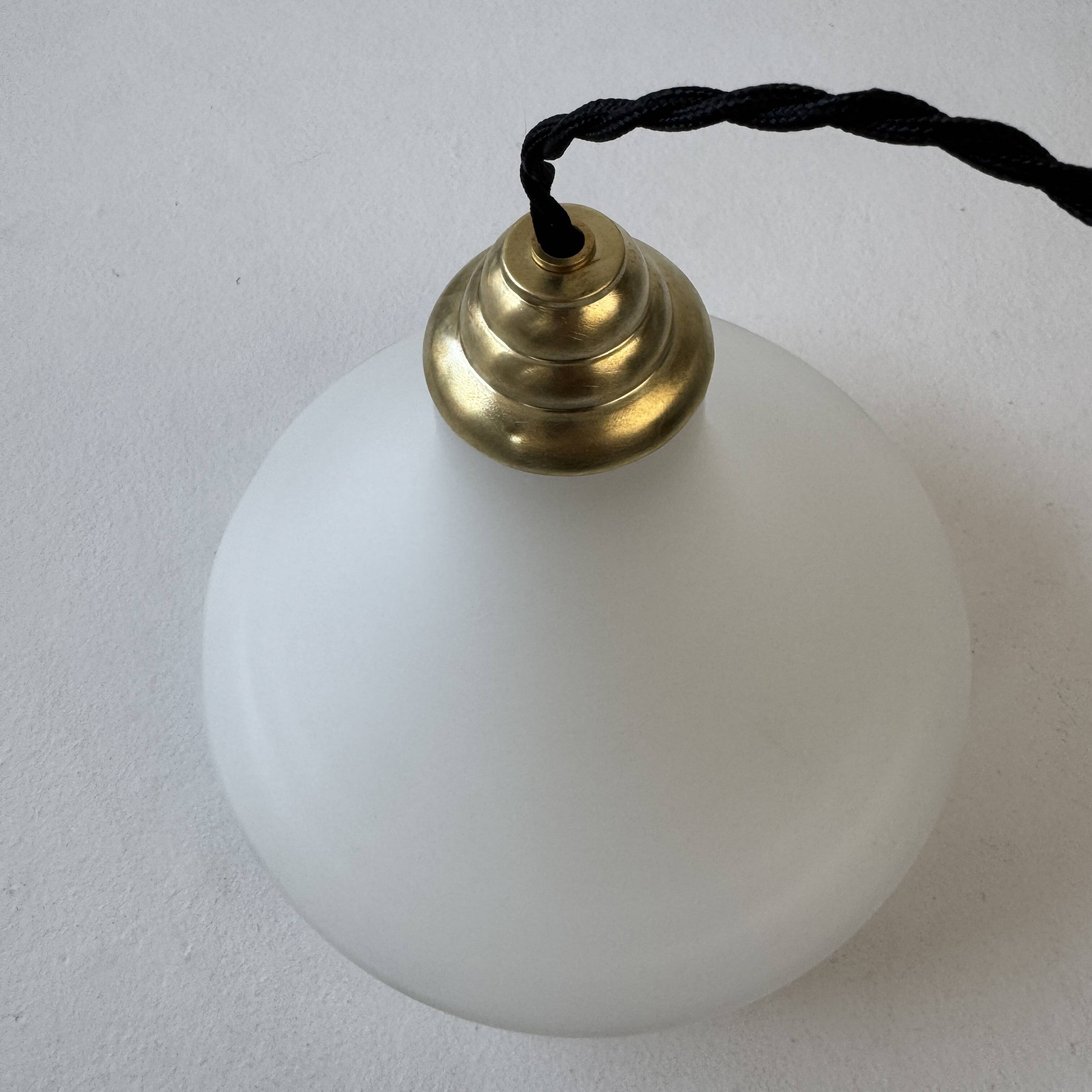 Old opaline suspension 1970 vintage