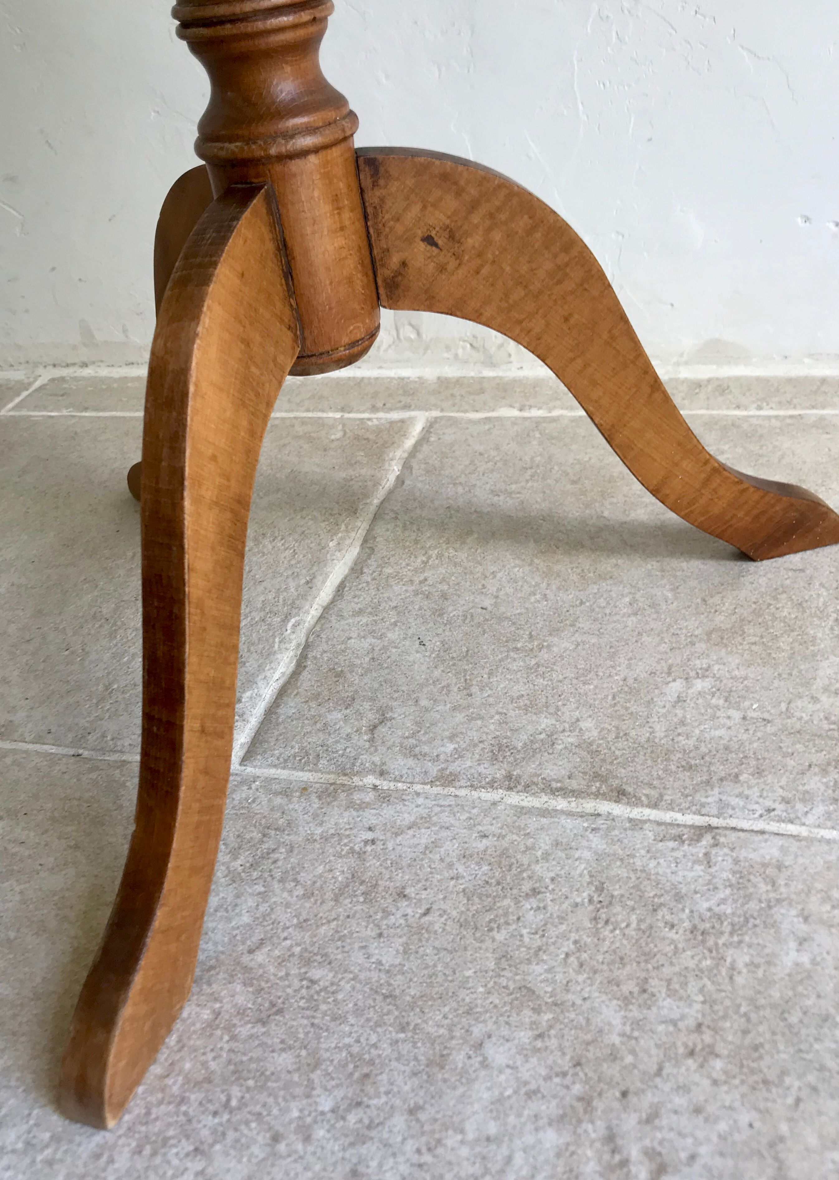 Vintage tripod pedestal