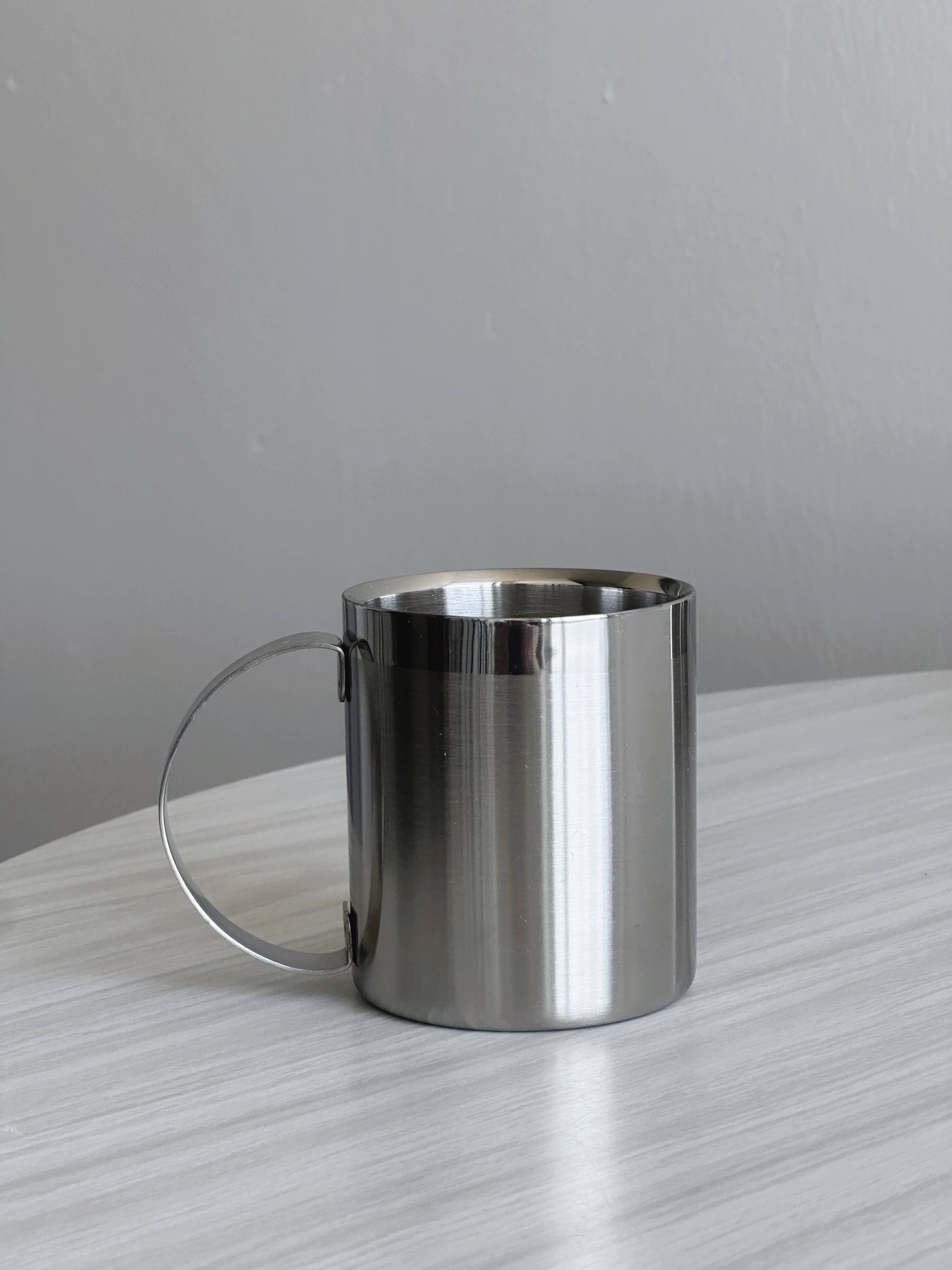 Set of 4 shiny stainless steel mugs
