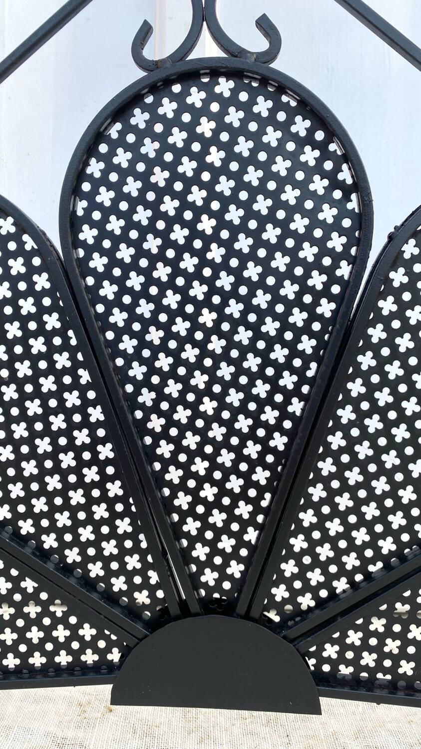 Vintage 1950s fireplace screen, fan shape.