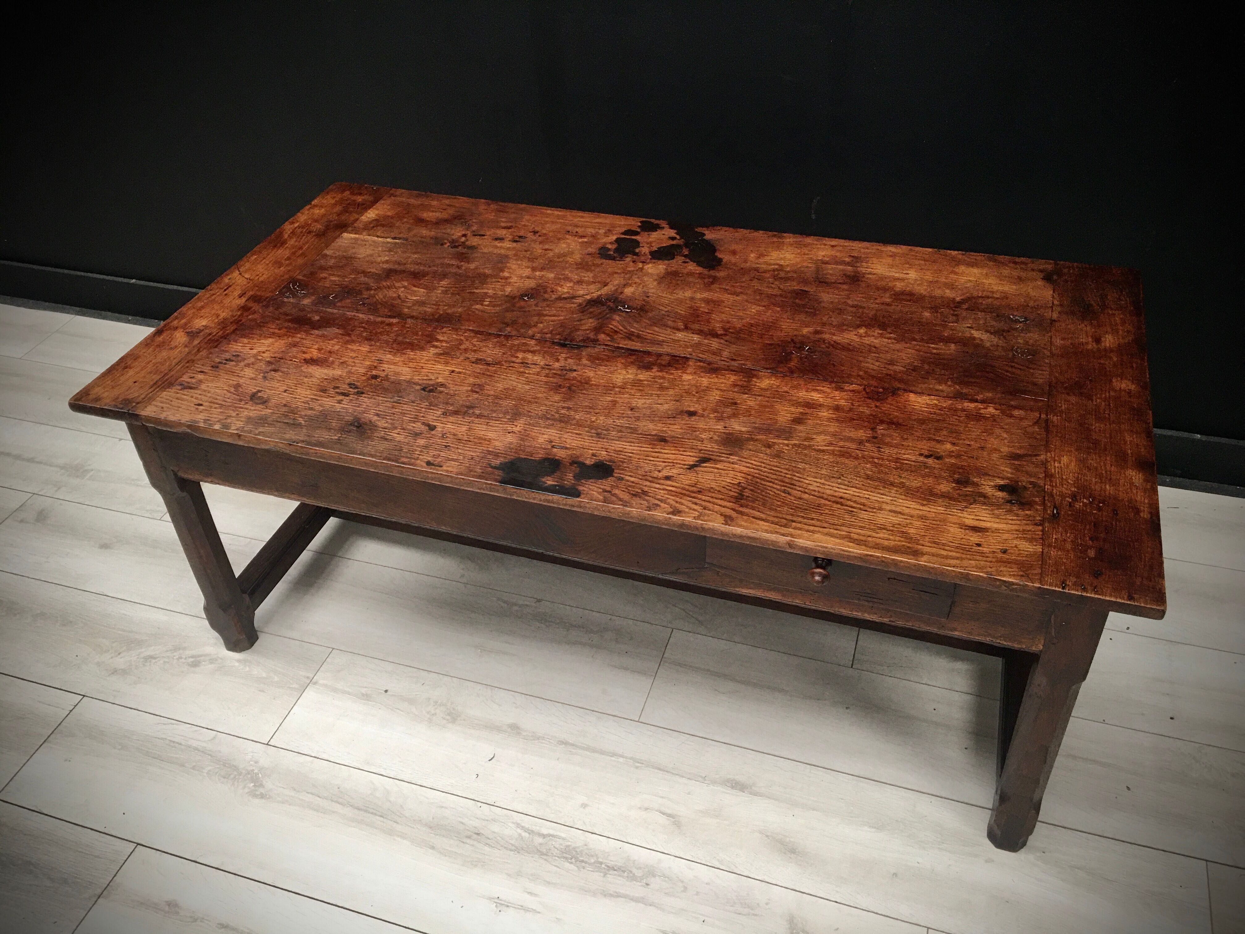 Table basse en bois, début XXème