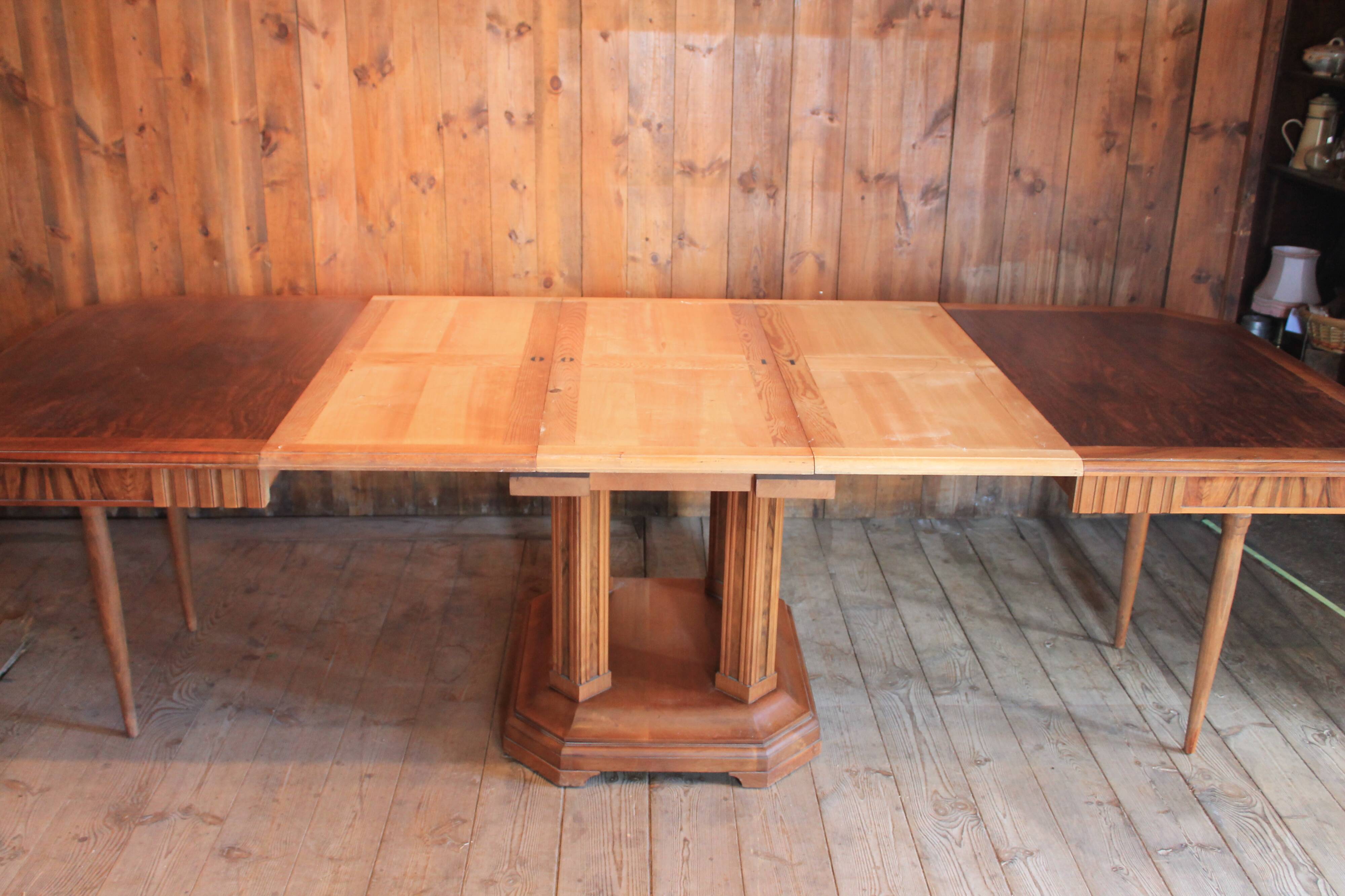 Art-deco extension table