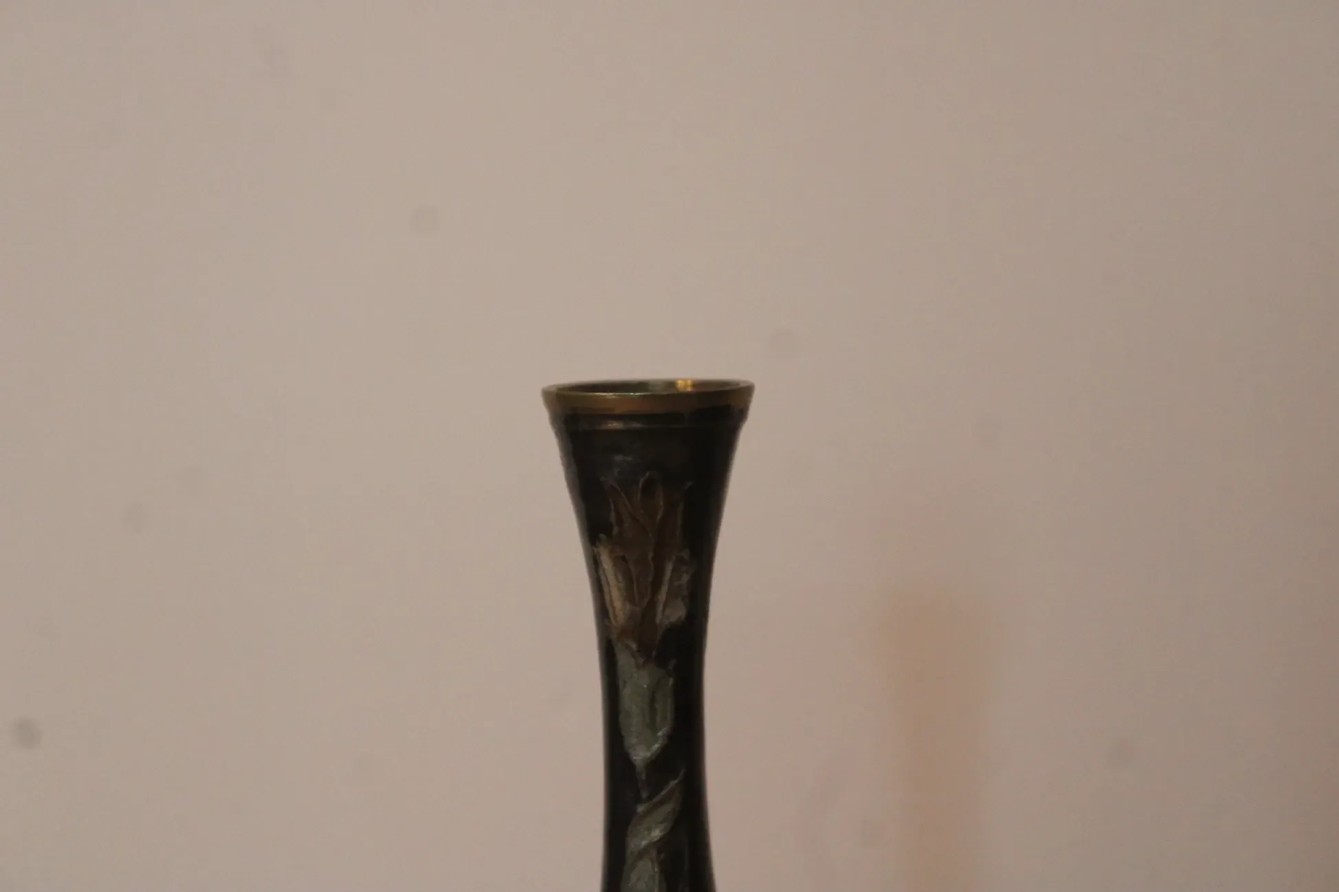 Vintage brass soliflore vase with black, red, and green floral decoration – H 18 cm
