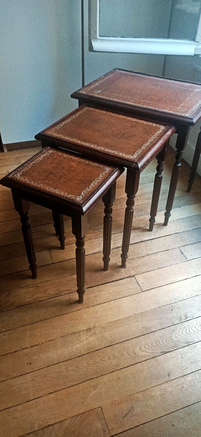 Wood and leather nesting table