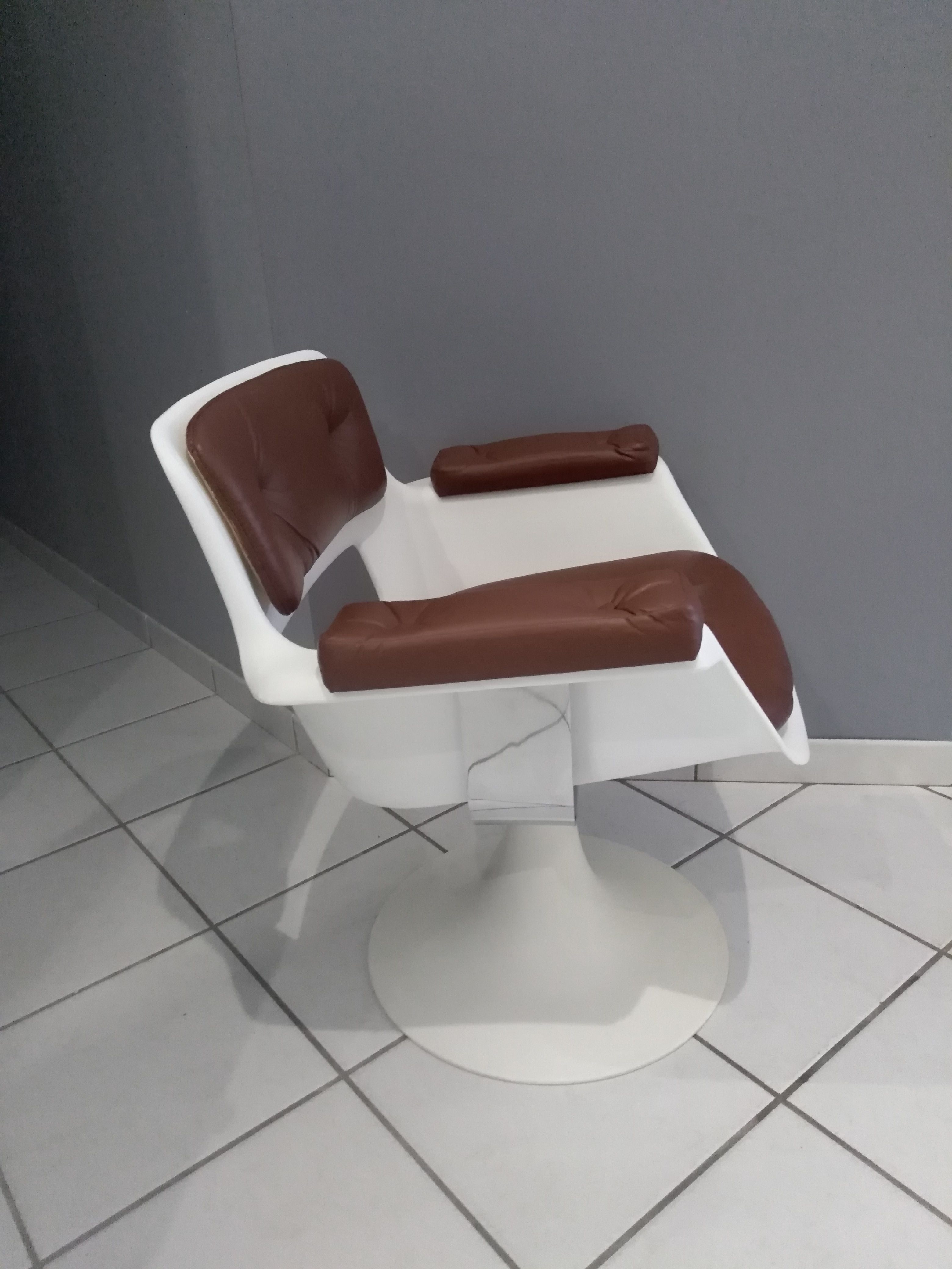 Designer Albert Jacob's 1970s vintage tulip chair