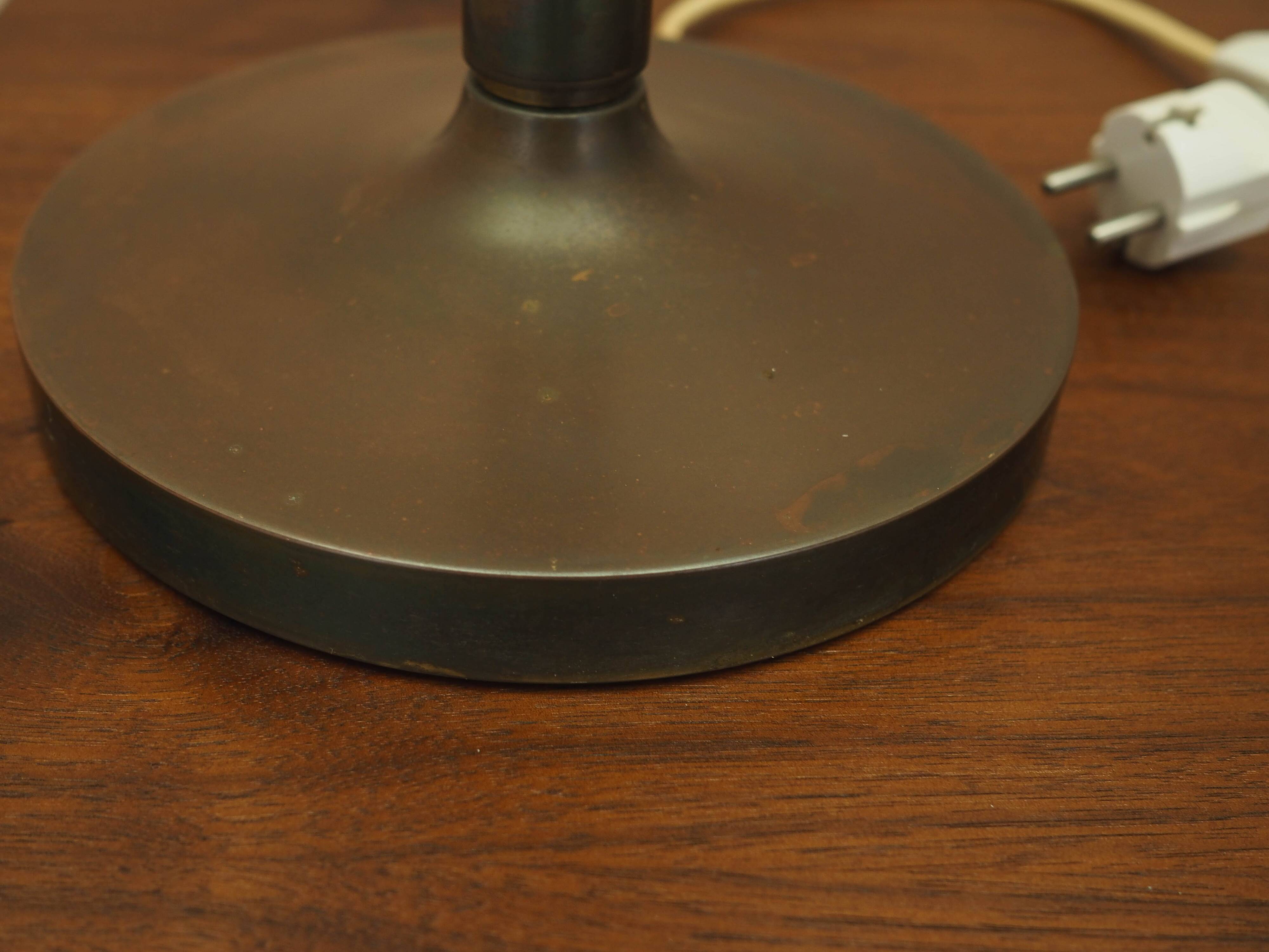 Danish desk lamp 1960s with decorative ribbed shade, brown metal