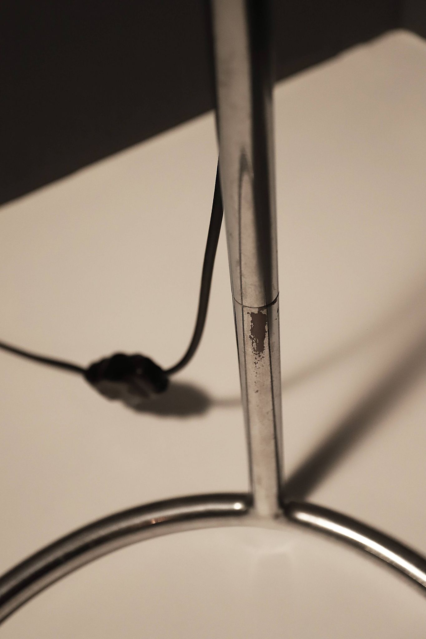 Lampe de sol chromée Bauhaus, Tchécoslovaquie, années 1930.