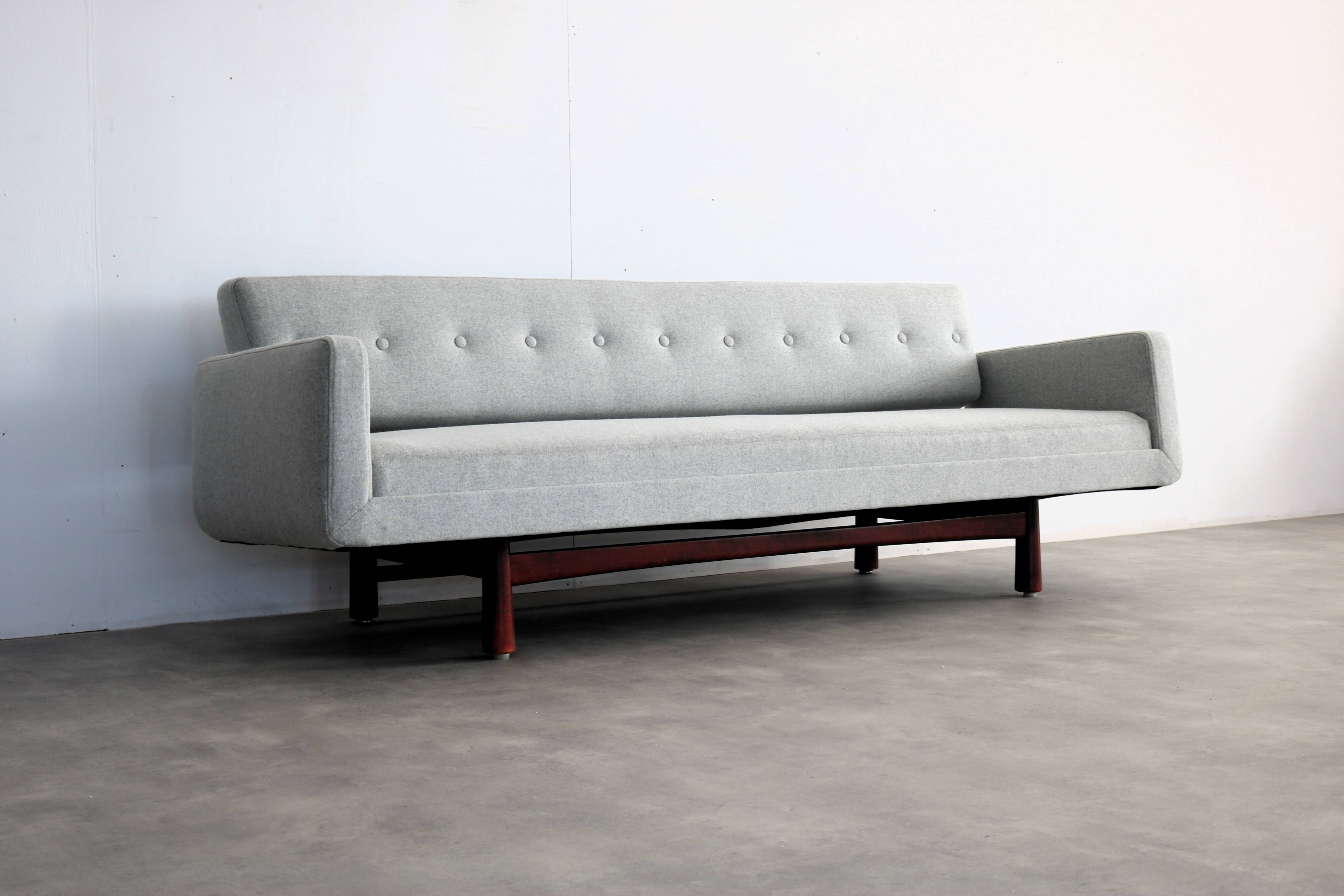 Rare sofa by Edward Wormley model "New York"