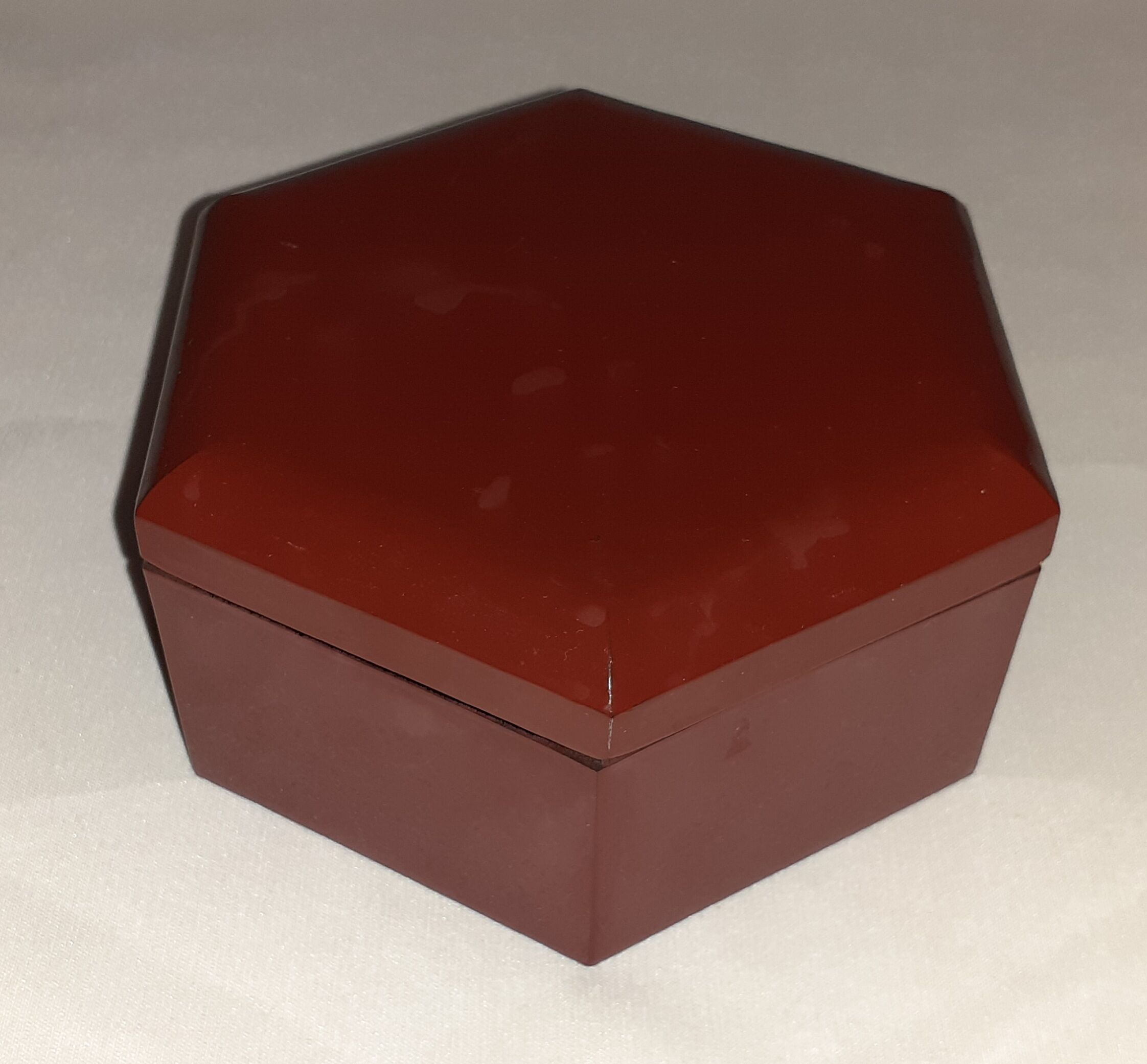 Plateau en bakélite laqué du Japon vintage avec 4 pièces