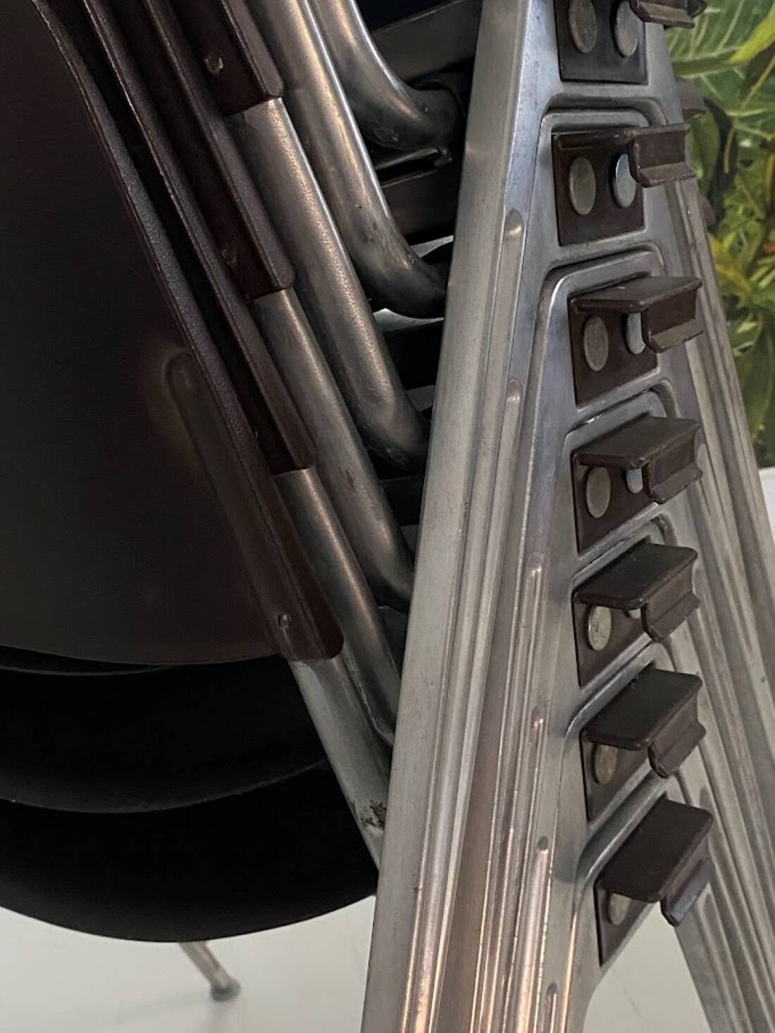 Vintage Knoll International 1601 Model stackable chairs 1970s