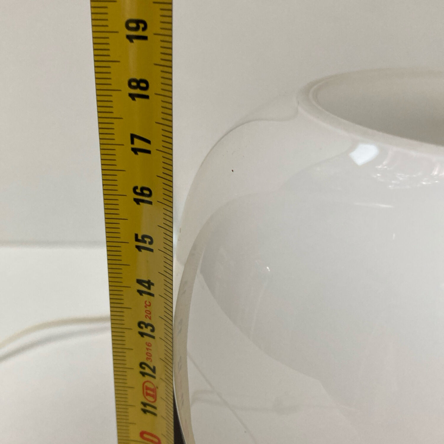 Lampe à poser en verre opalin, 1970