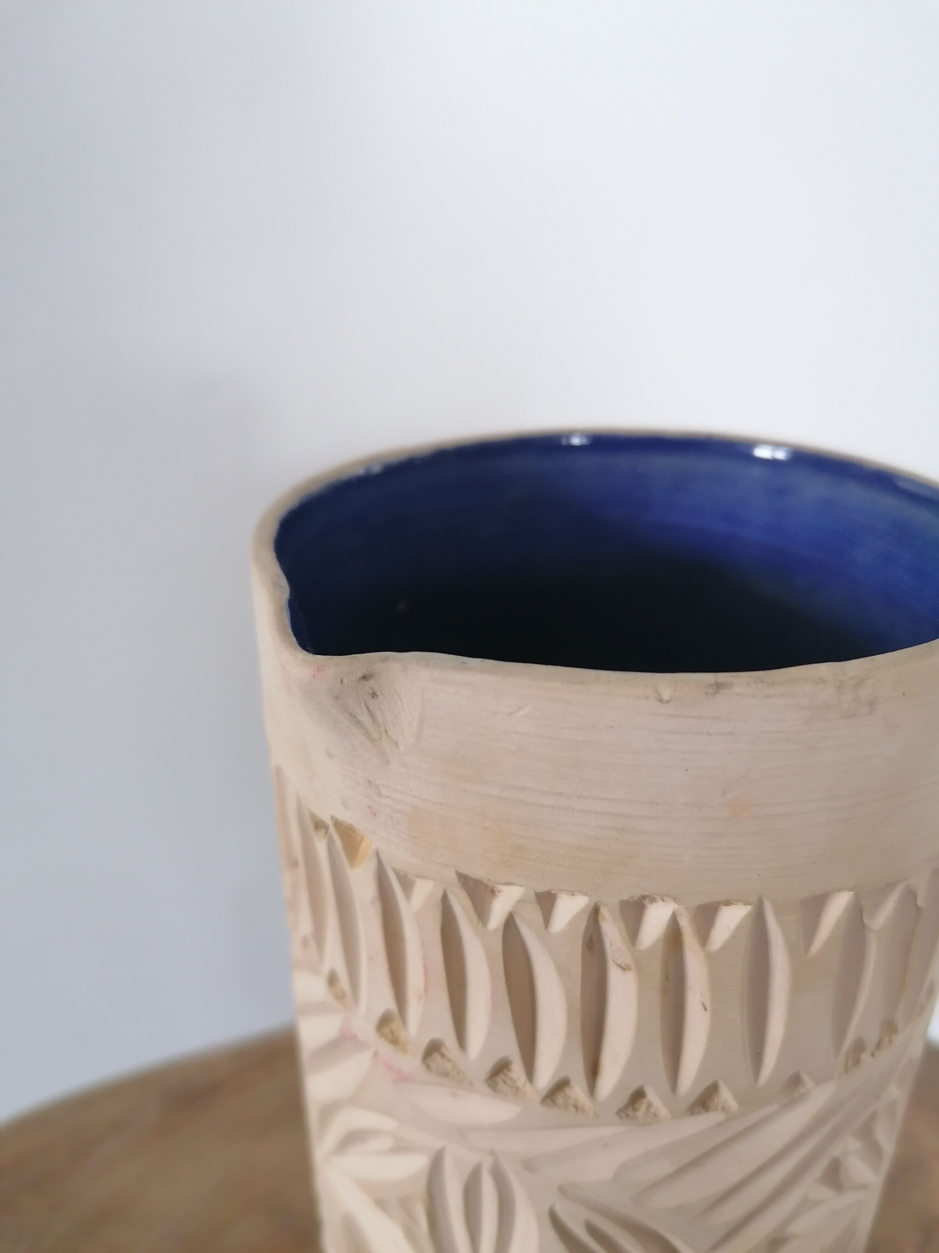 Natural terracotta carafe enamelled inside