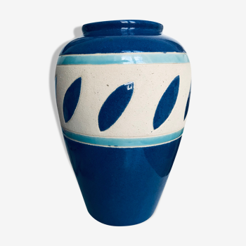 Vase en ceramique bleue