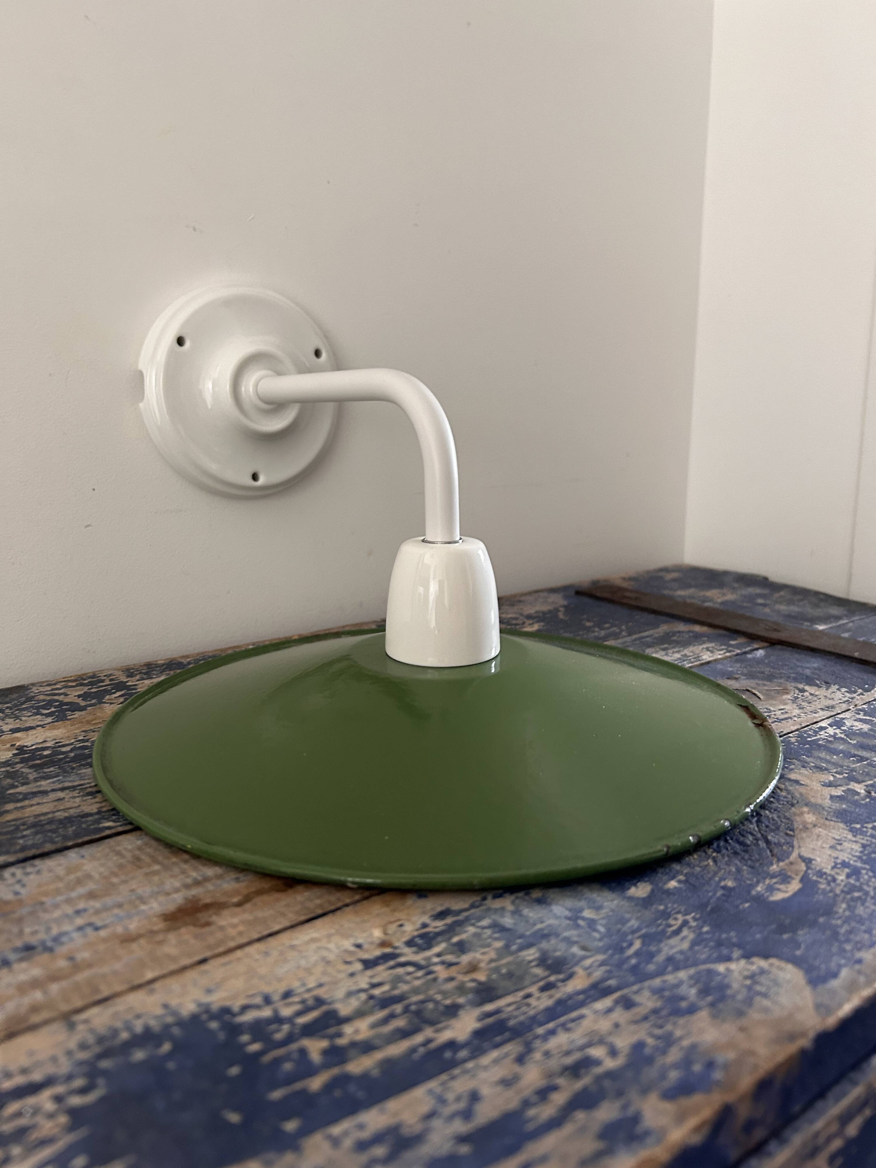 Enameled sheet metal wall light