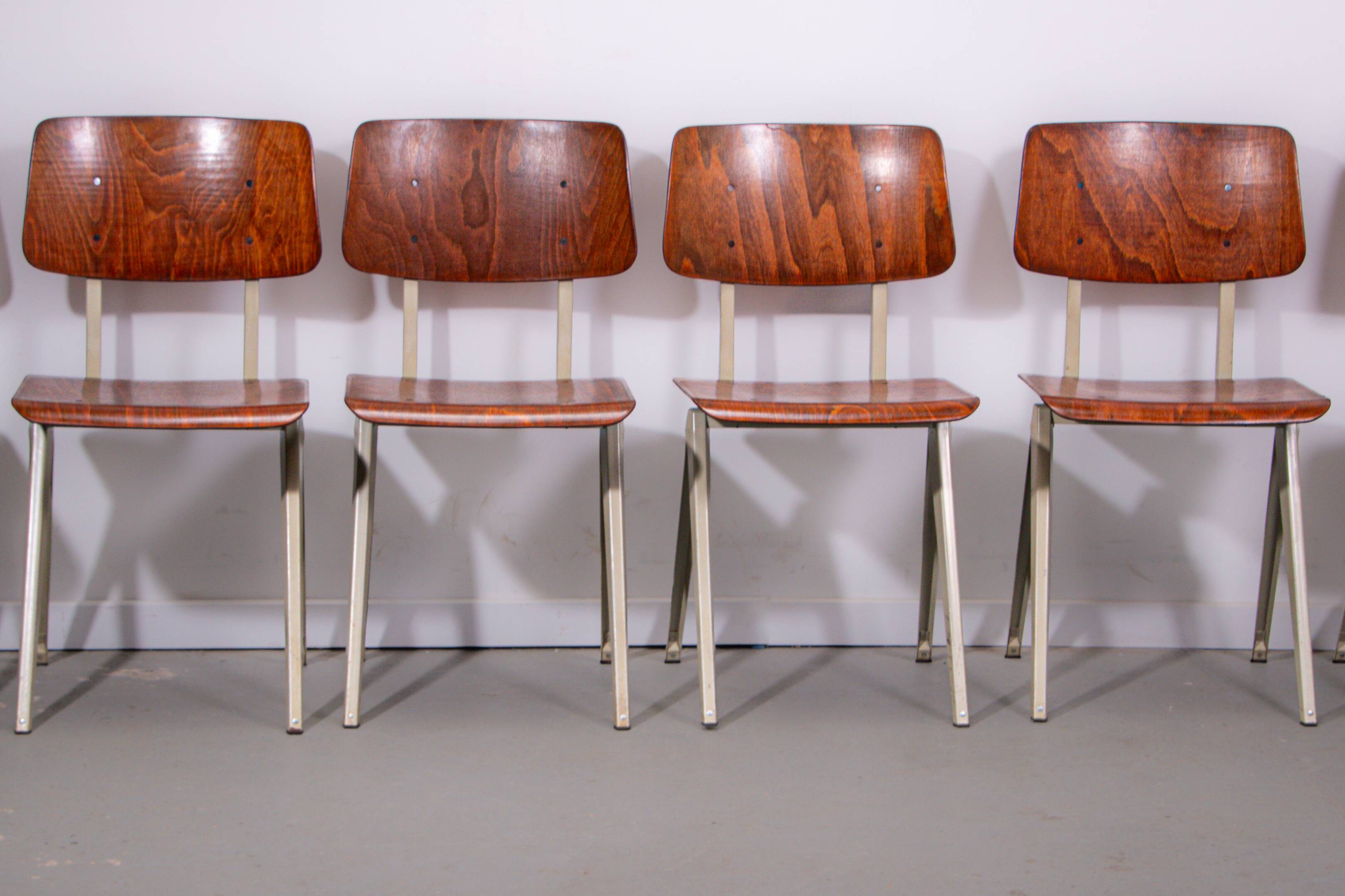Chaise S16 par Galvanitas. Environ 1970.
