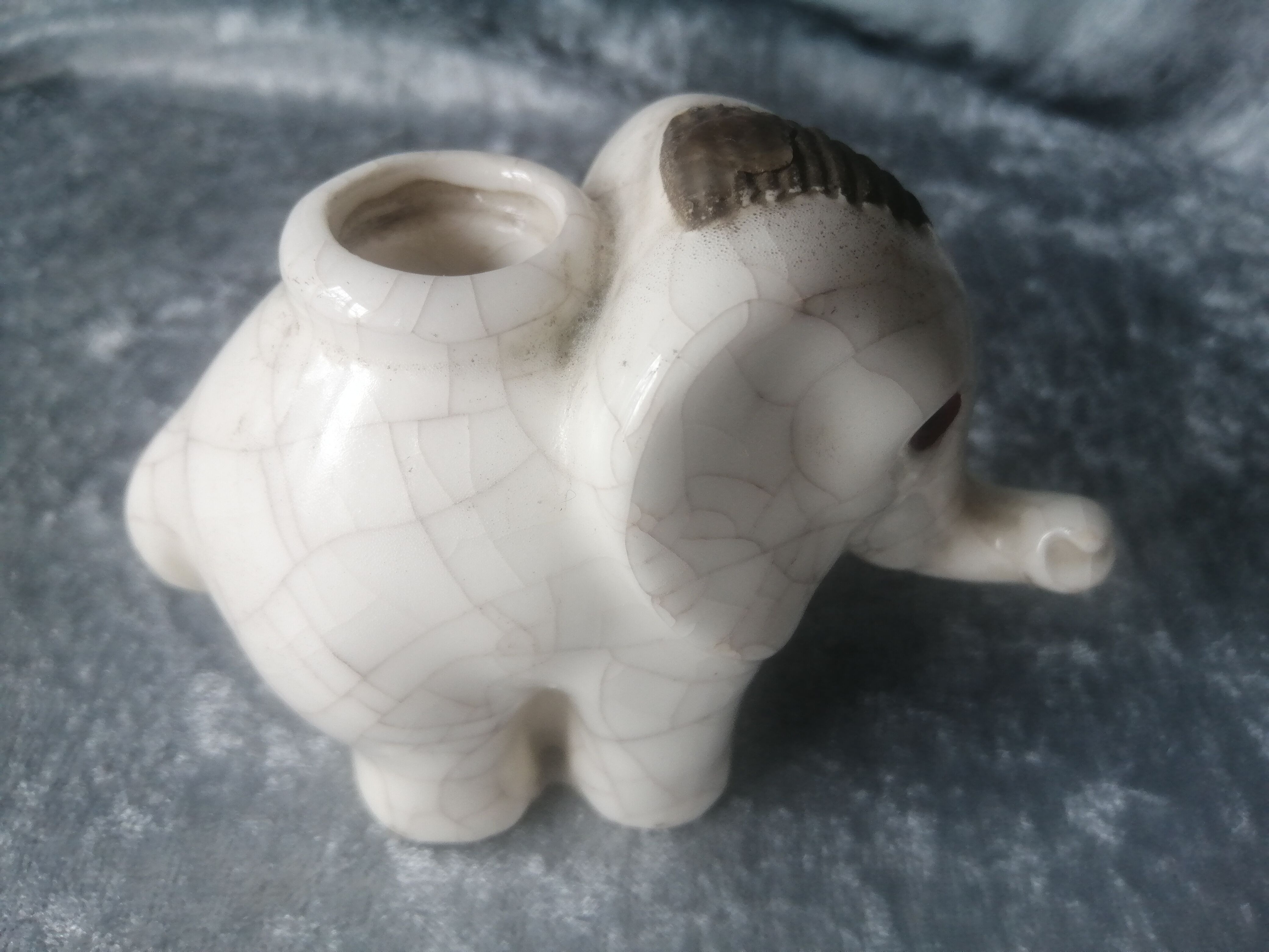 Former pyrogen art deco faience crackthe shape of elephant