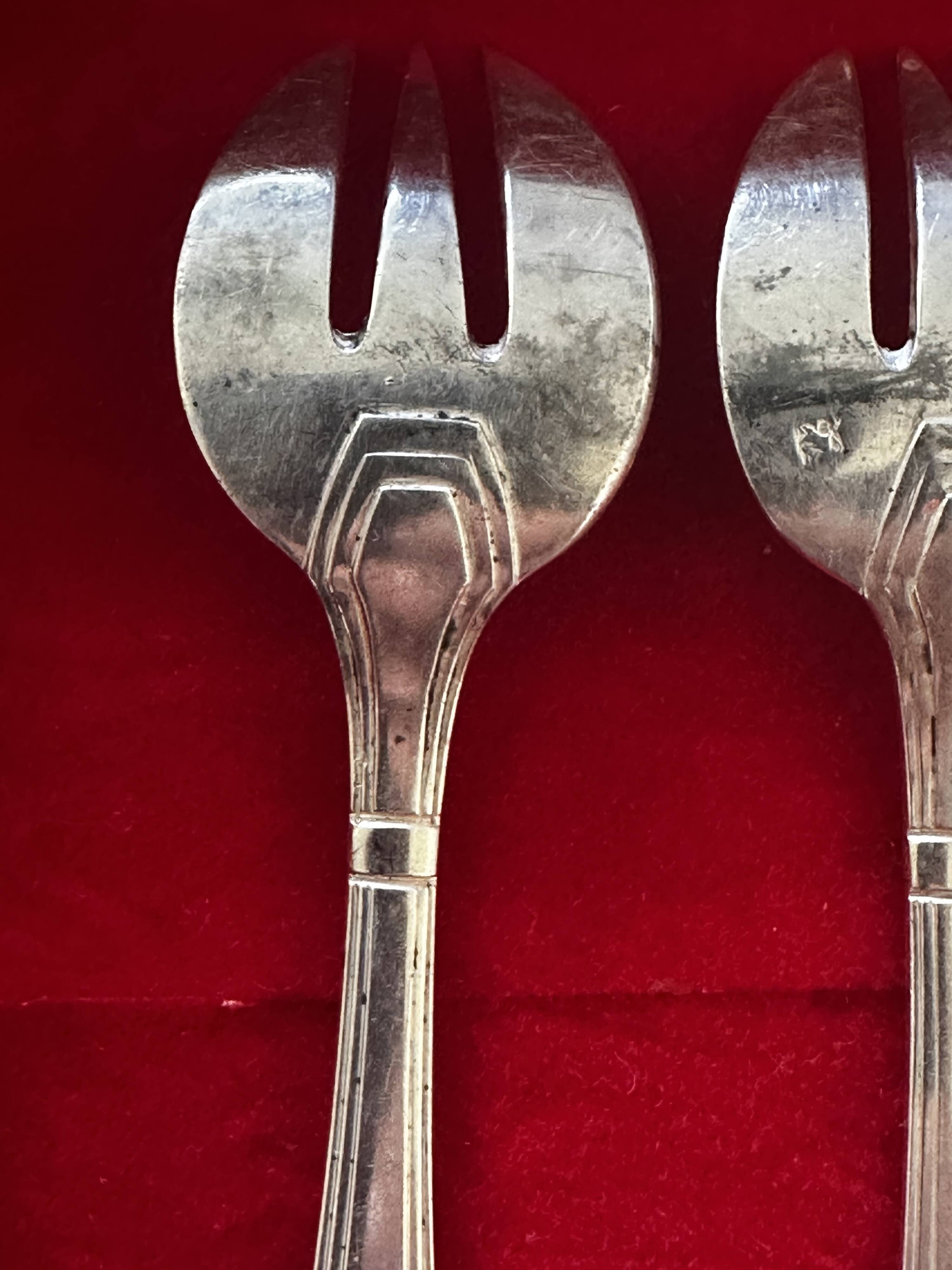 6 Oyster forks, Art Deco period 1930 - solid silver, initials YD
