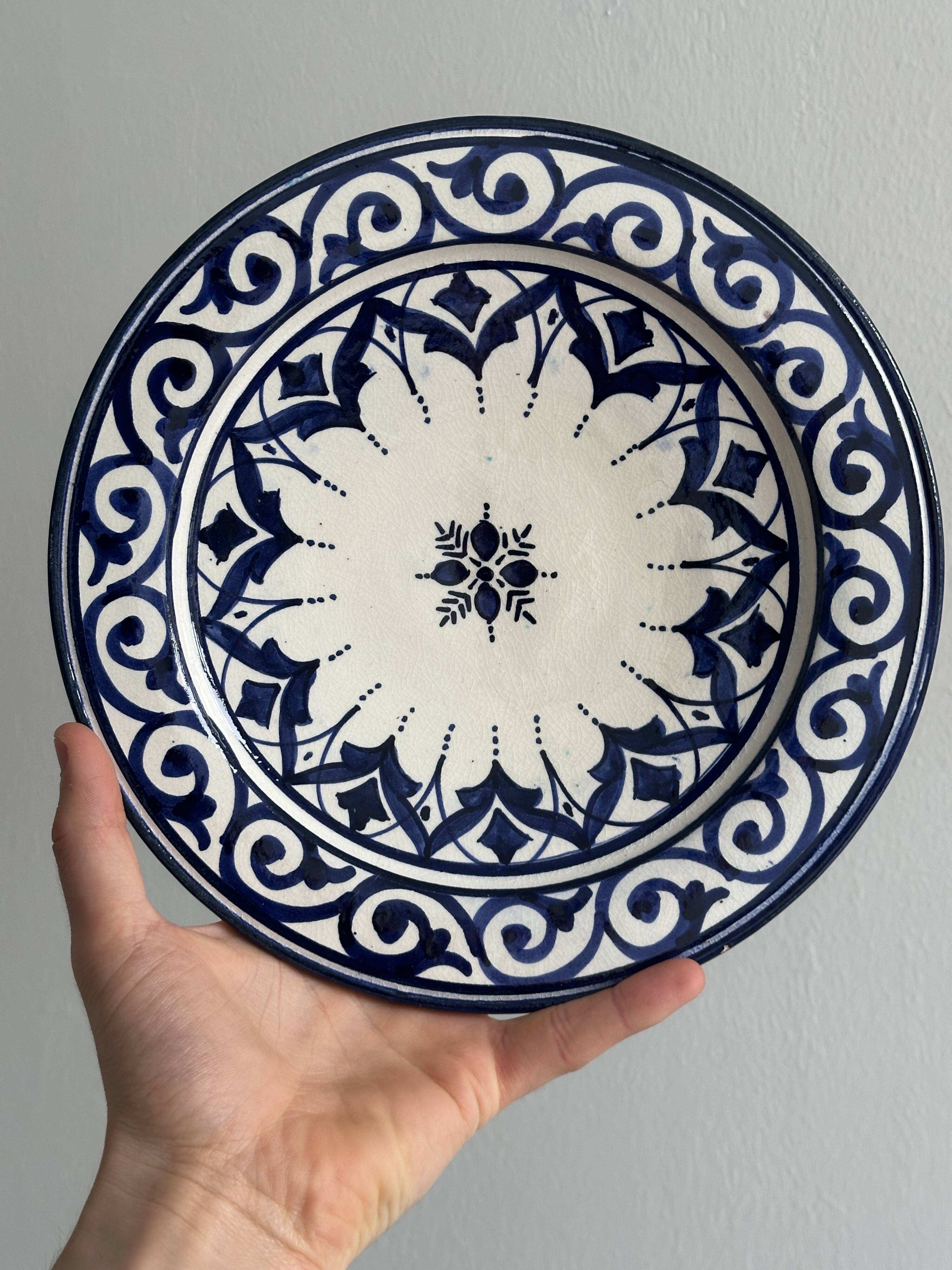 Raised dish, ceramic plate with blue and white patterns.