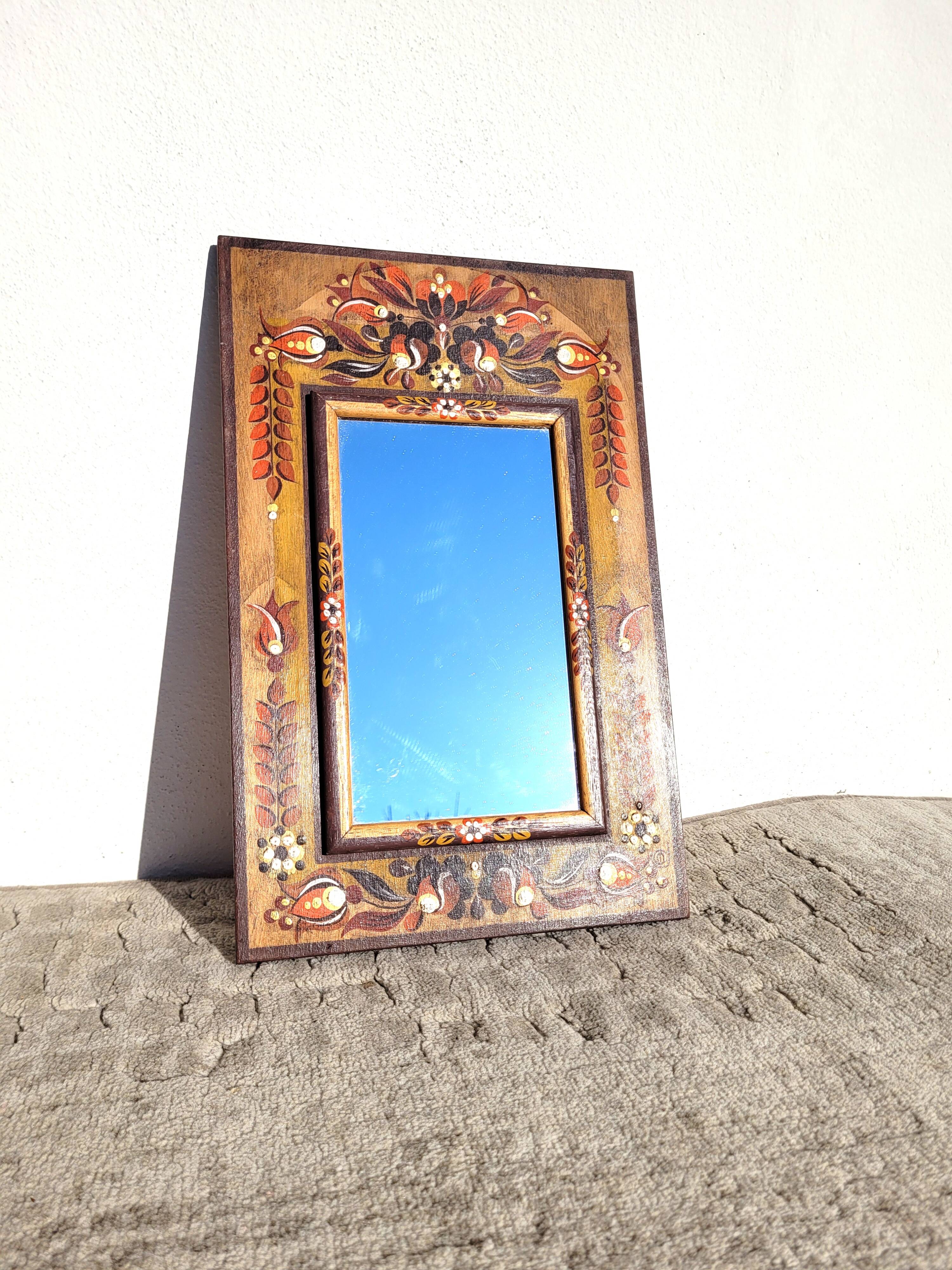 Mirror painted wood workshop of the tower