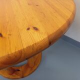 Vintage Scandinavian round dining table by Rainer Daumiller in pine from the 1960s.