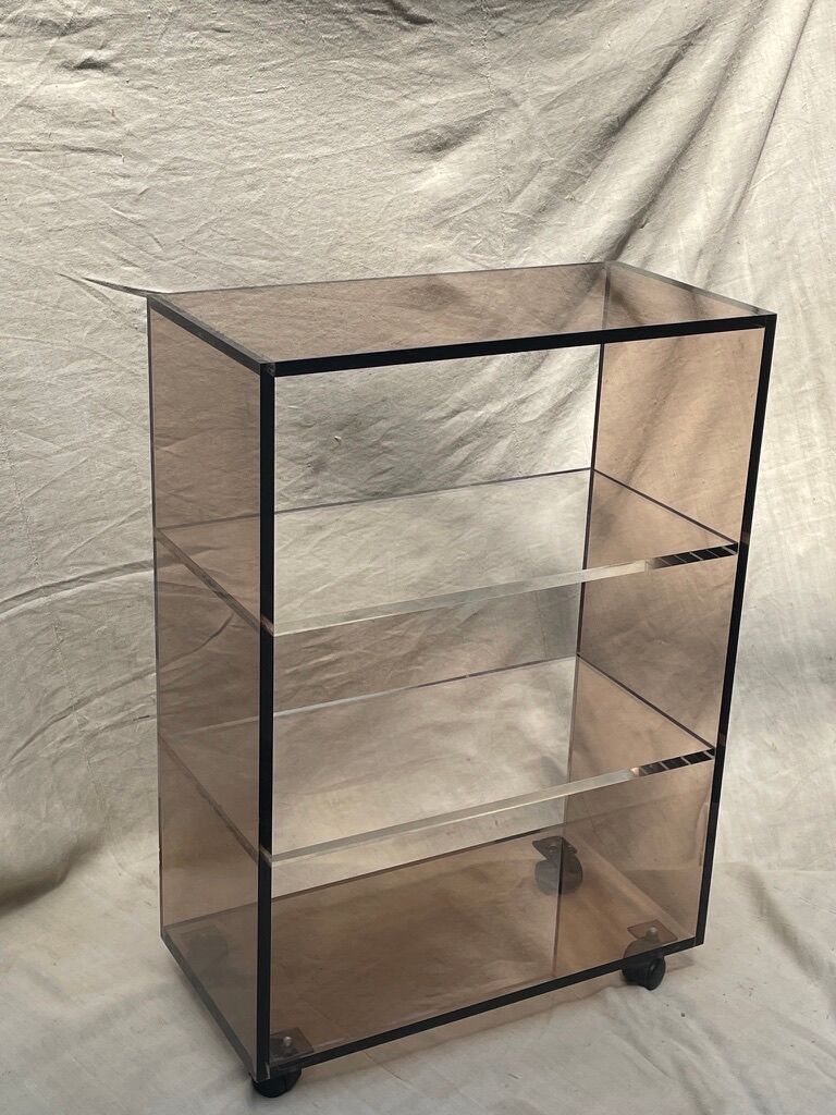 Plexi shelf on wheels