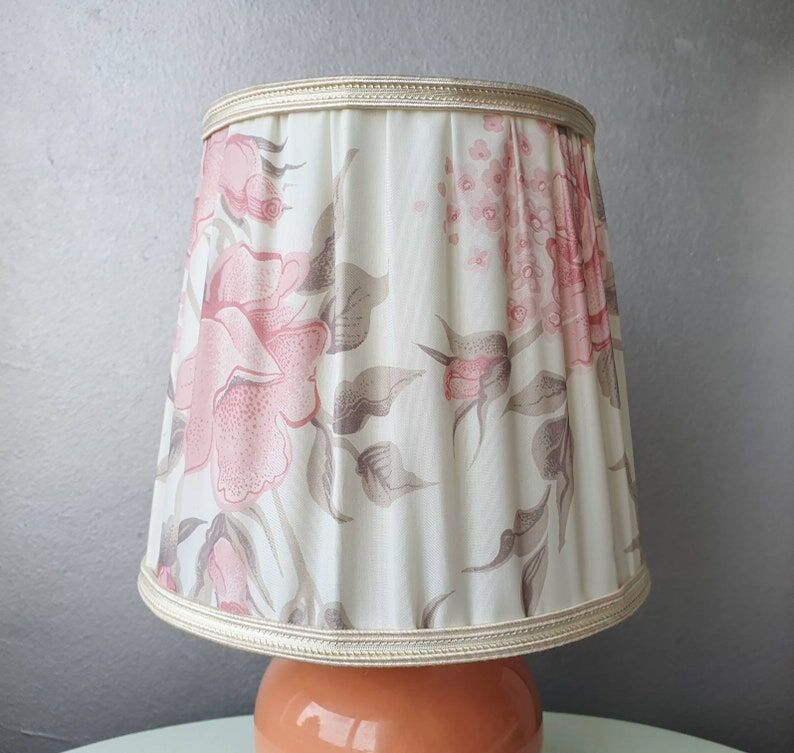 Ceramic lamp with pleated fabric lampshade, 80s