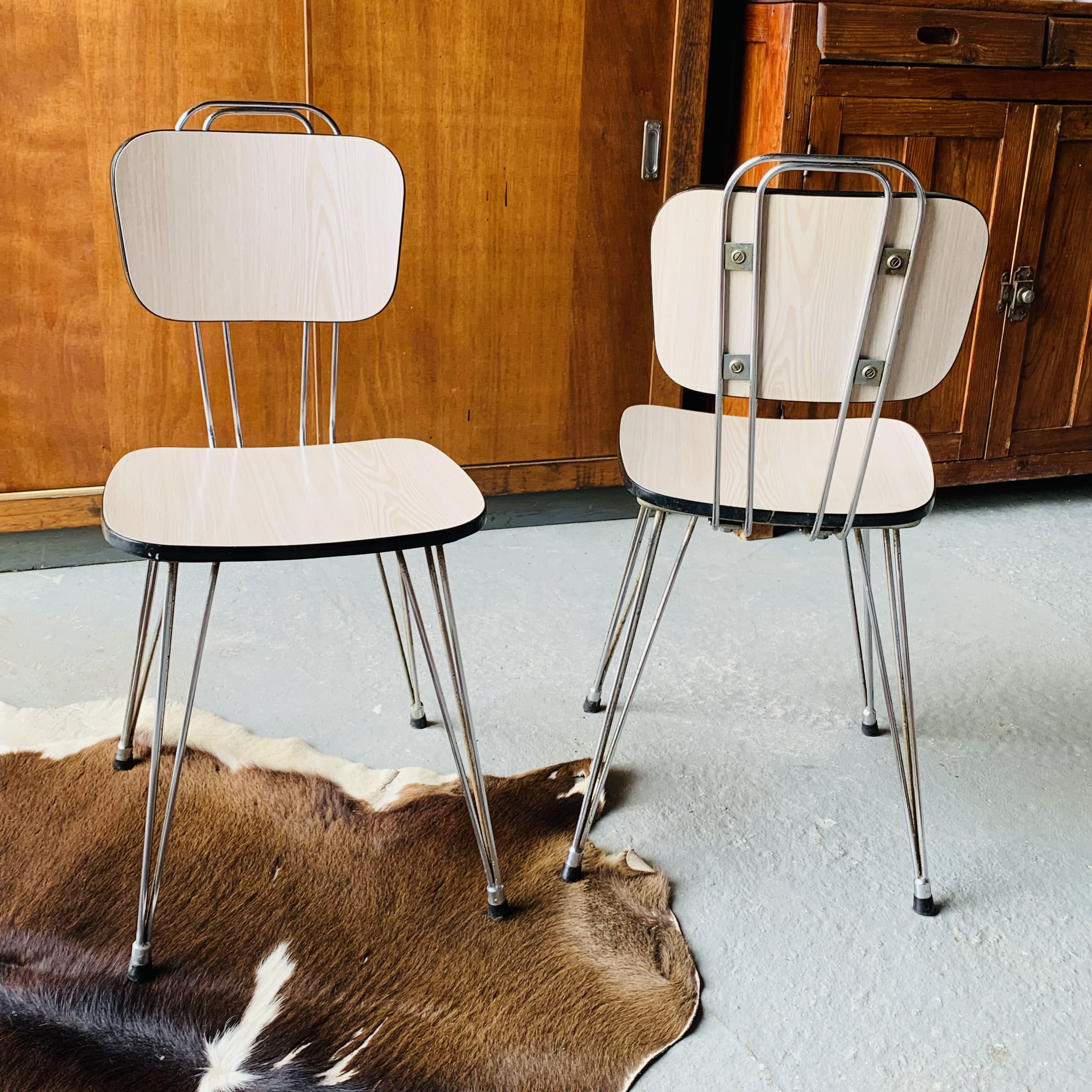 2 formica chairs - eiffel legs