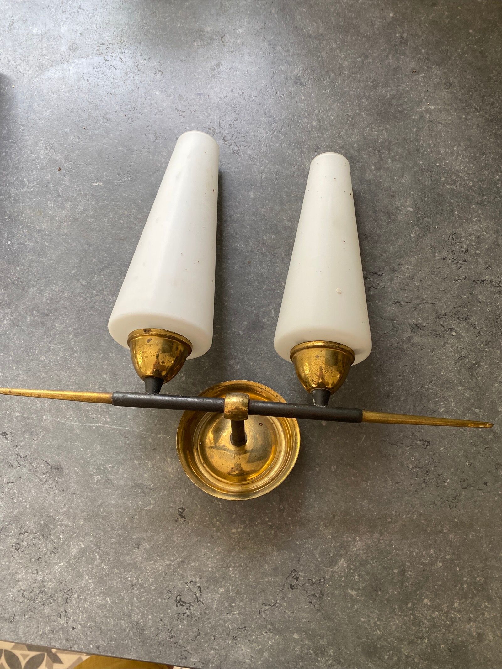 Brass and opaline wall lamp 1950/60