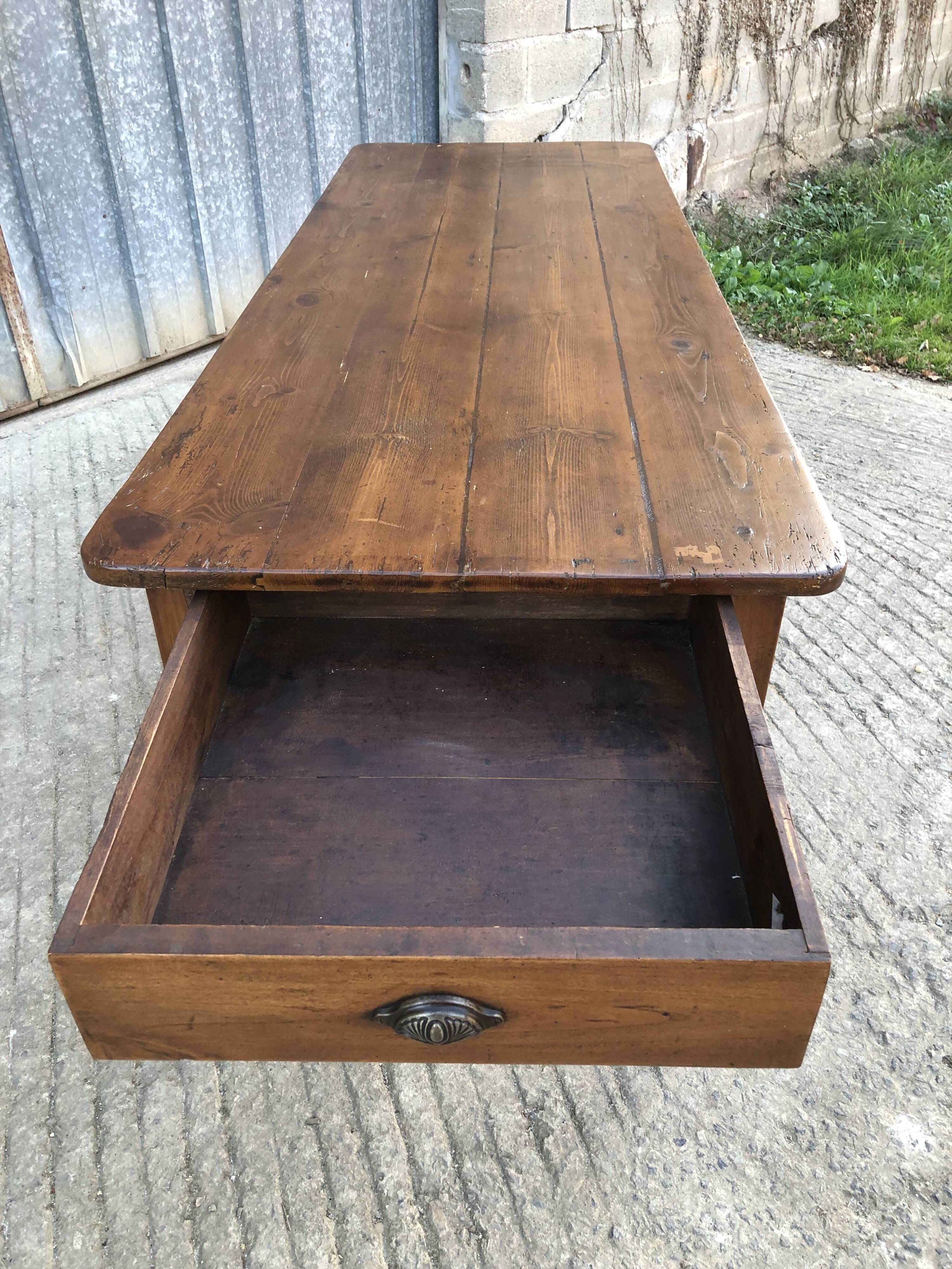 Table de ferme ancienne de style Louis XV avec 2 tiroirs