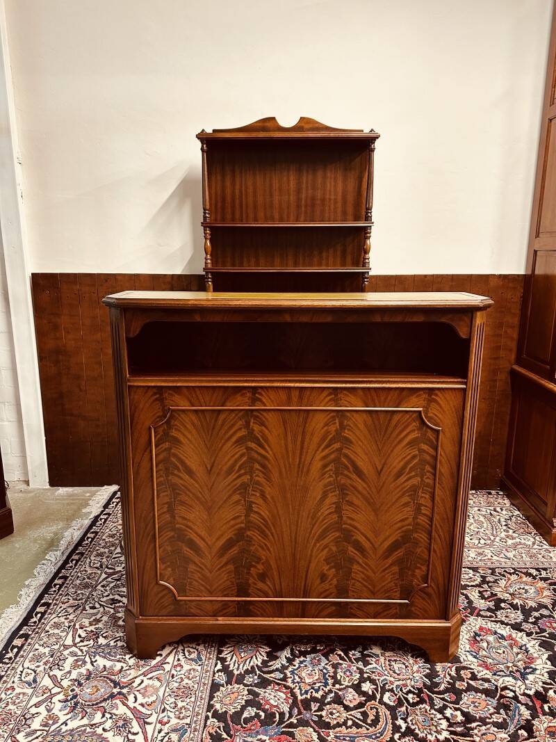 Antique English Chesterfield mahogany bar with bar stools