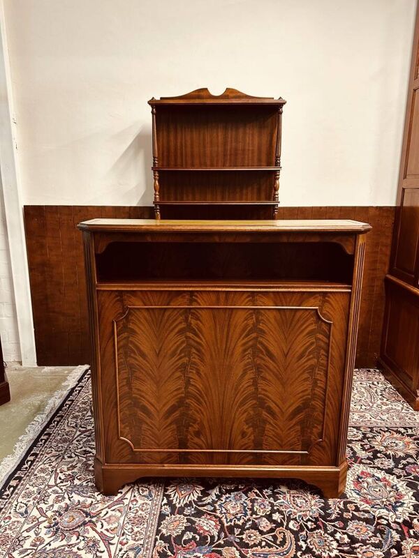 Bar anglais antique en acajou Chesterfield avec tabourets de bar