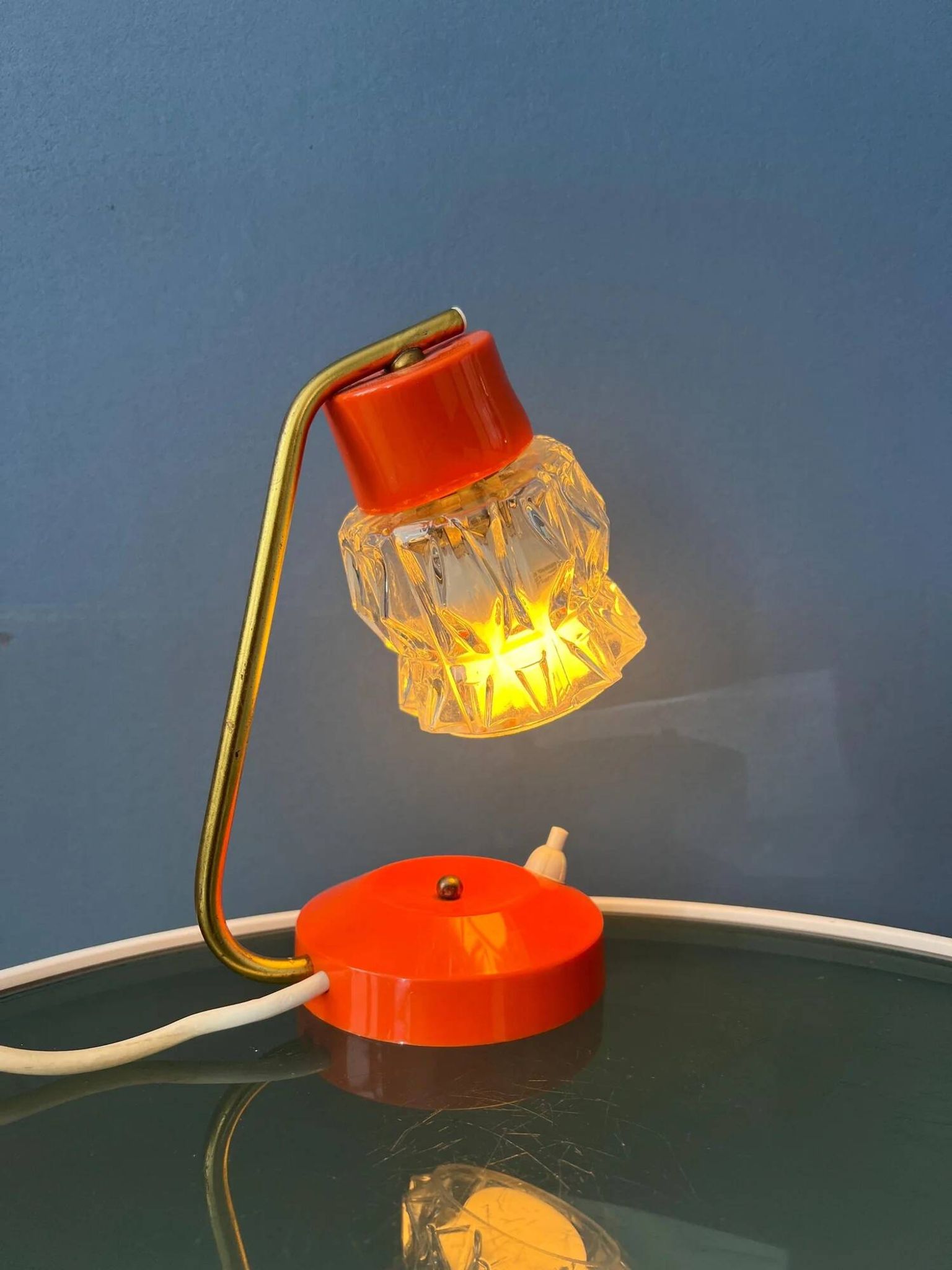 Lampe de bureau orange avec abat-jour en cristal transparent
