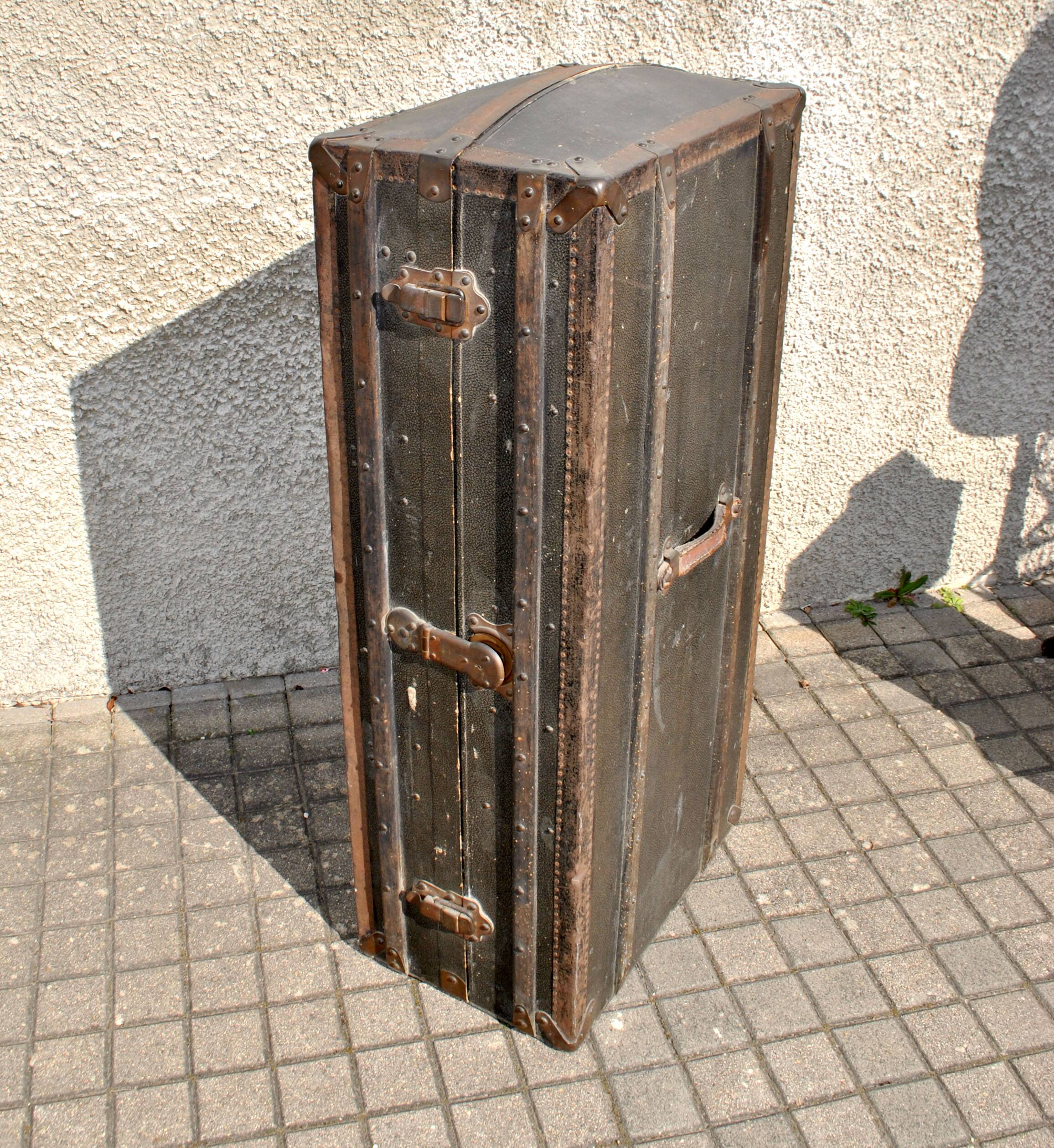 Malle cabine Wardrobe ancienne 1920 Coffre armoire Transatlantique Dressing