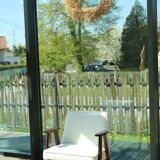 Fauteuil vintage Boucle Blanche par J. Chierowski n°366, 1960, Pologne Rénové en Bois de Hêtre Foncé