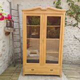 Armoire vitrée