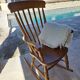 Rocking chair en bois massif vintage
