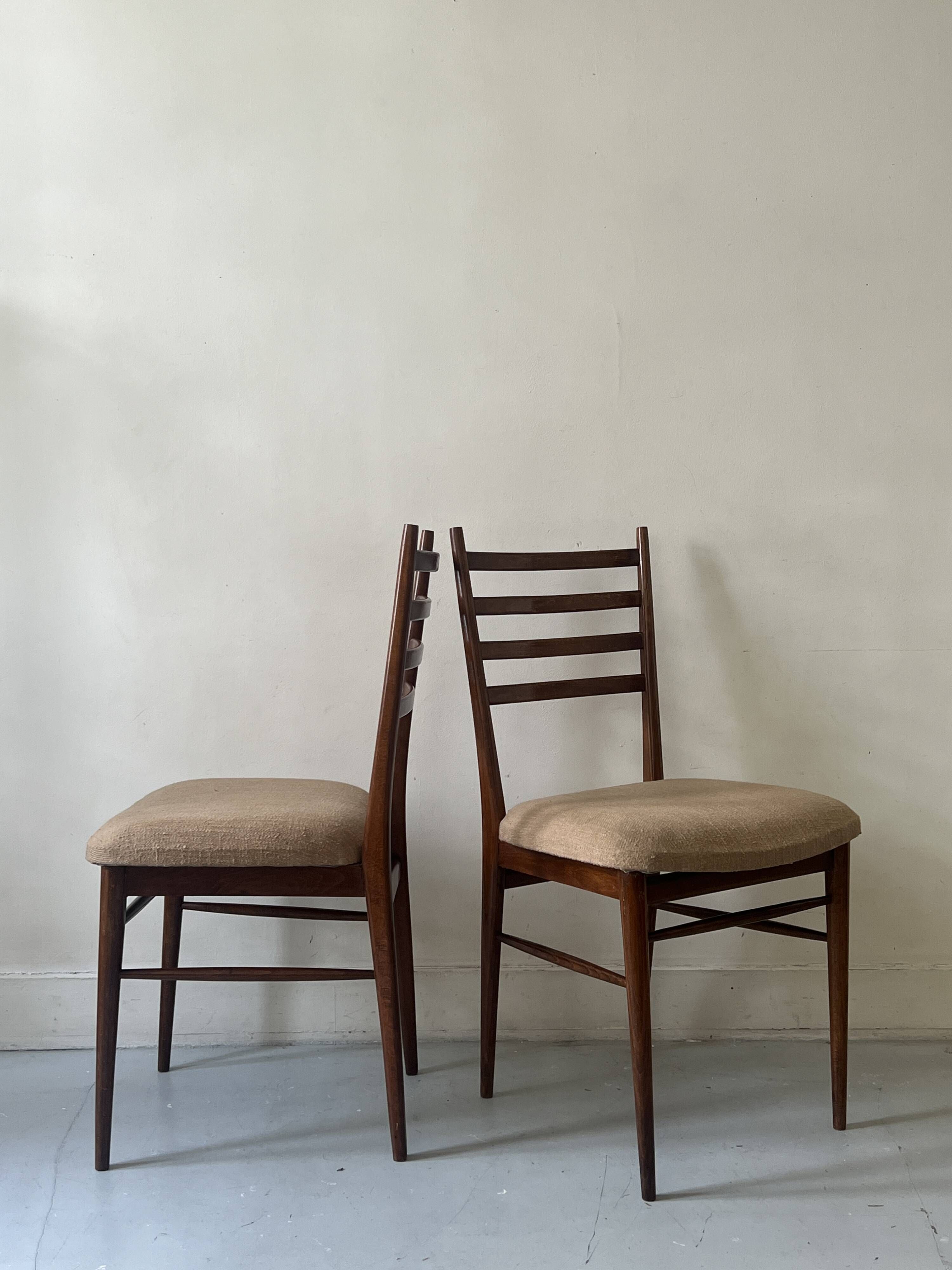 Lot de 2 chaises en bois filaire dans le gout de Gio PONTI , Italie 1970