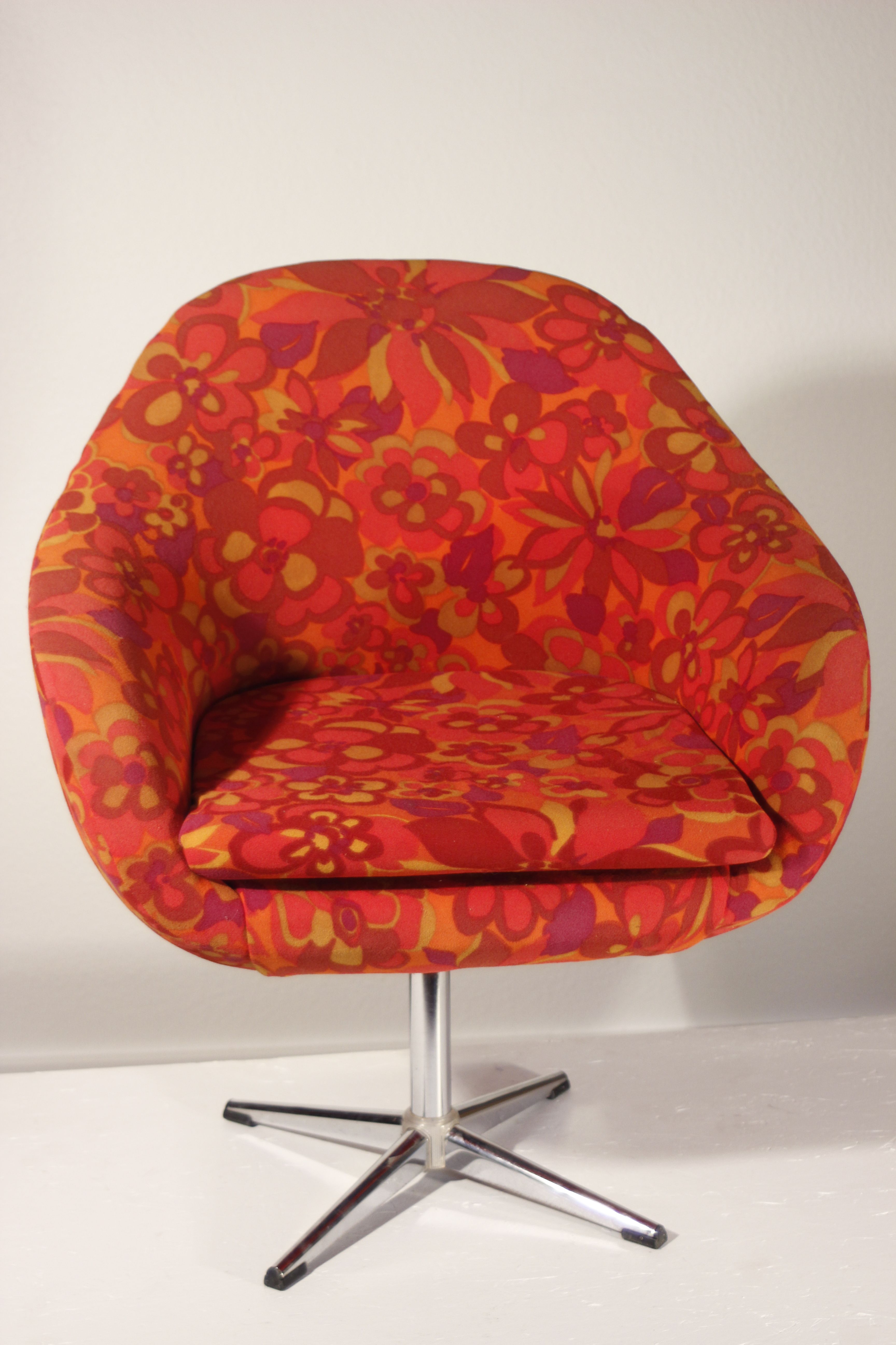 Vintage hull chair, multi-coloured floral fabric, Germany 1970s