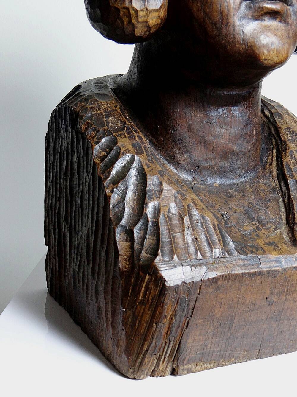 bust of a woman in solid wood carved with a gouge, 19th century