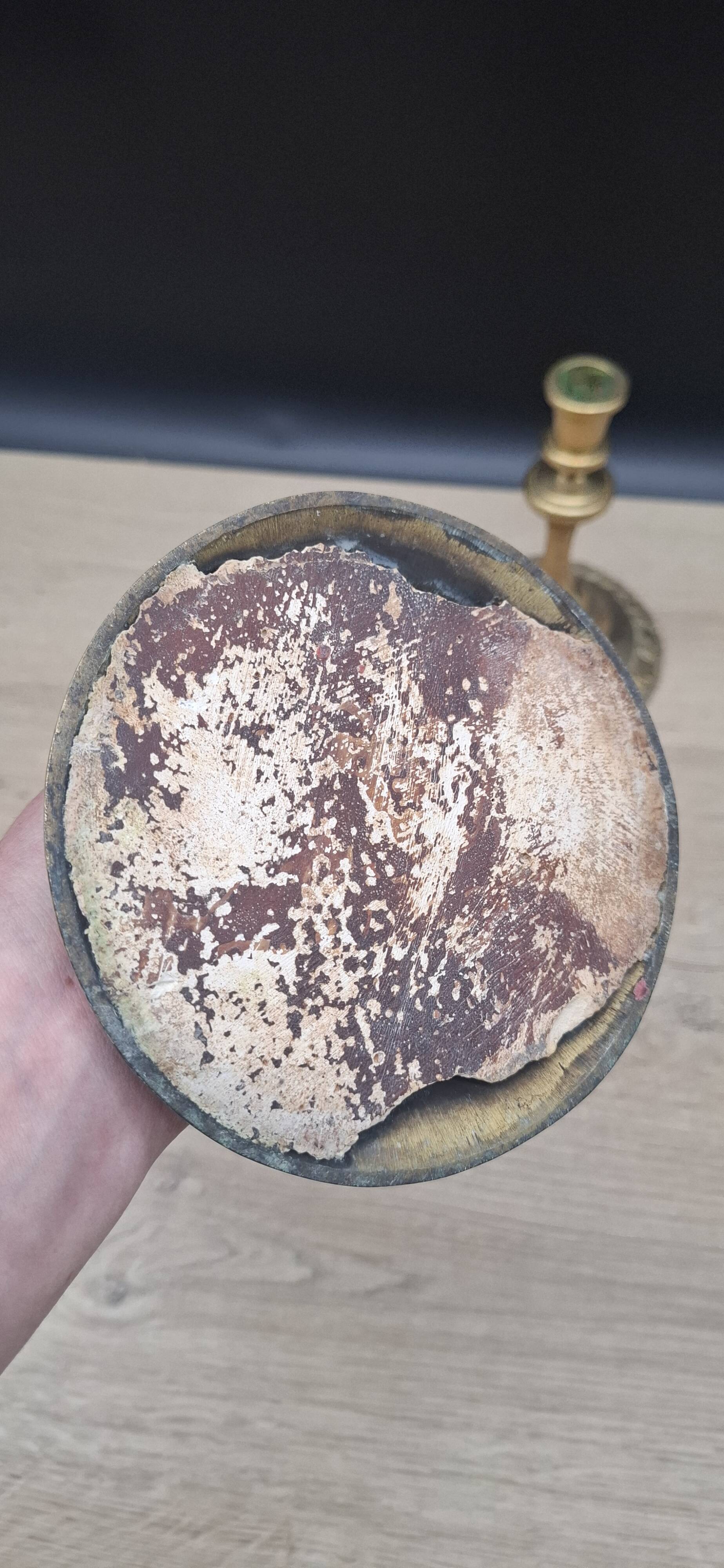 Paire anciens bougeoirs laiton