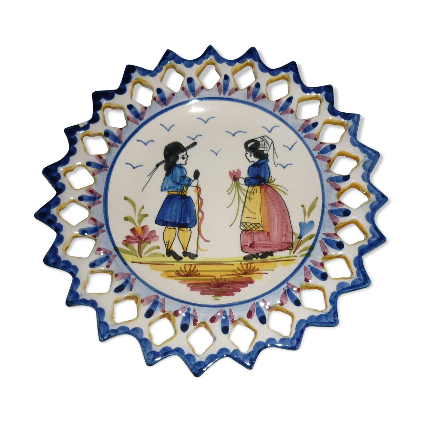 Assiette à beurre ajourée