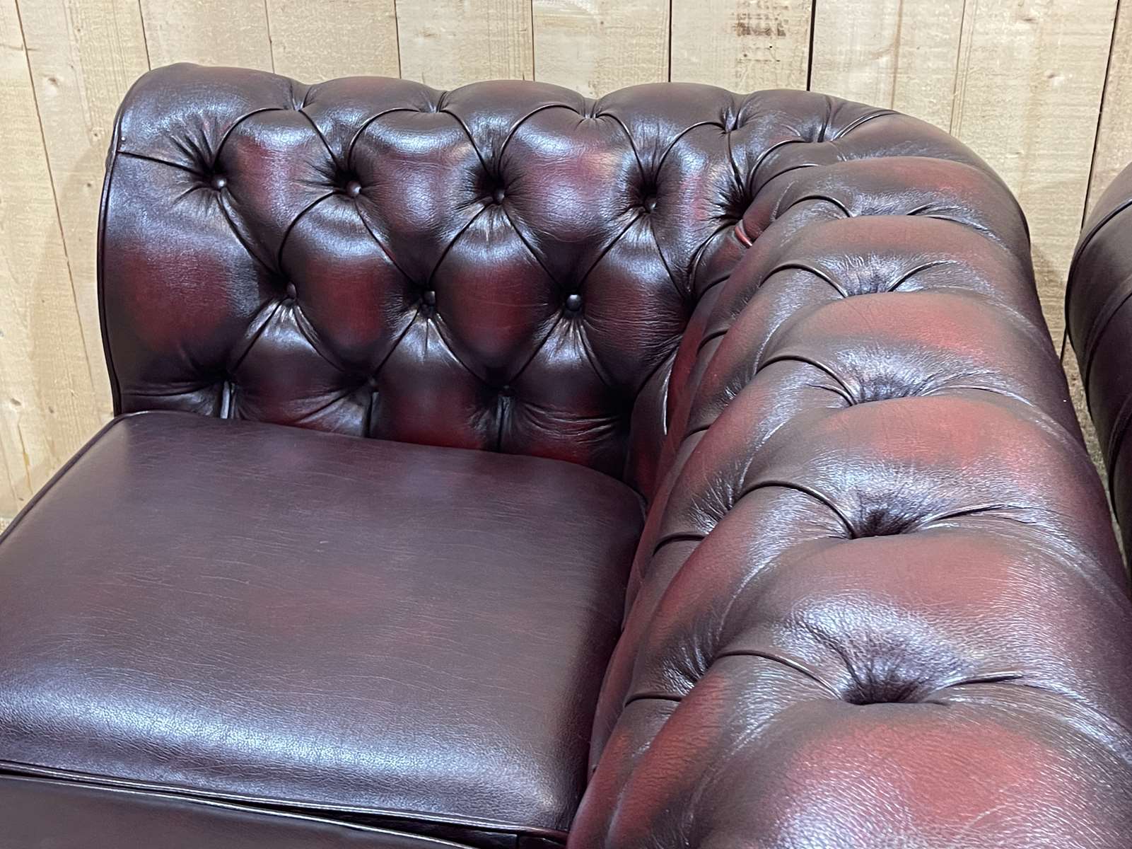 Pair of 2-seater leather Chesterfield sofas from the 1990s by Thomas LLOYD