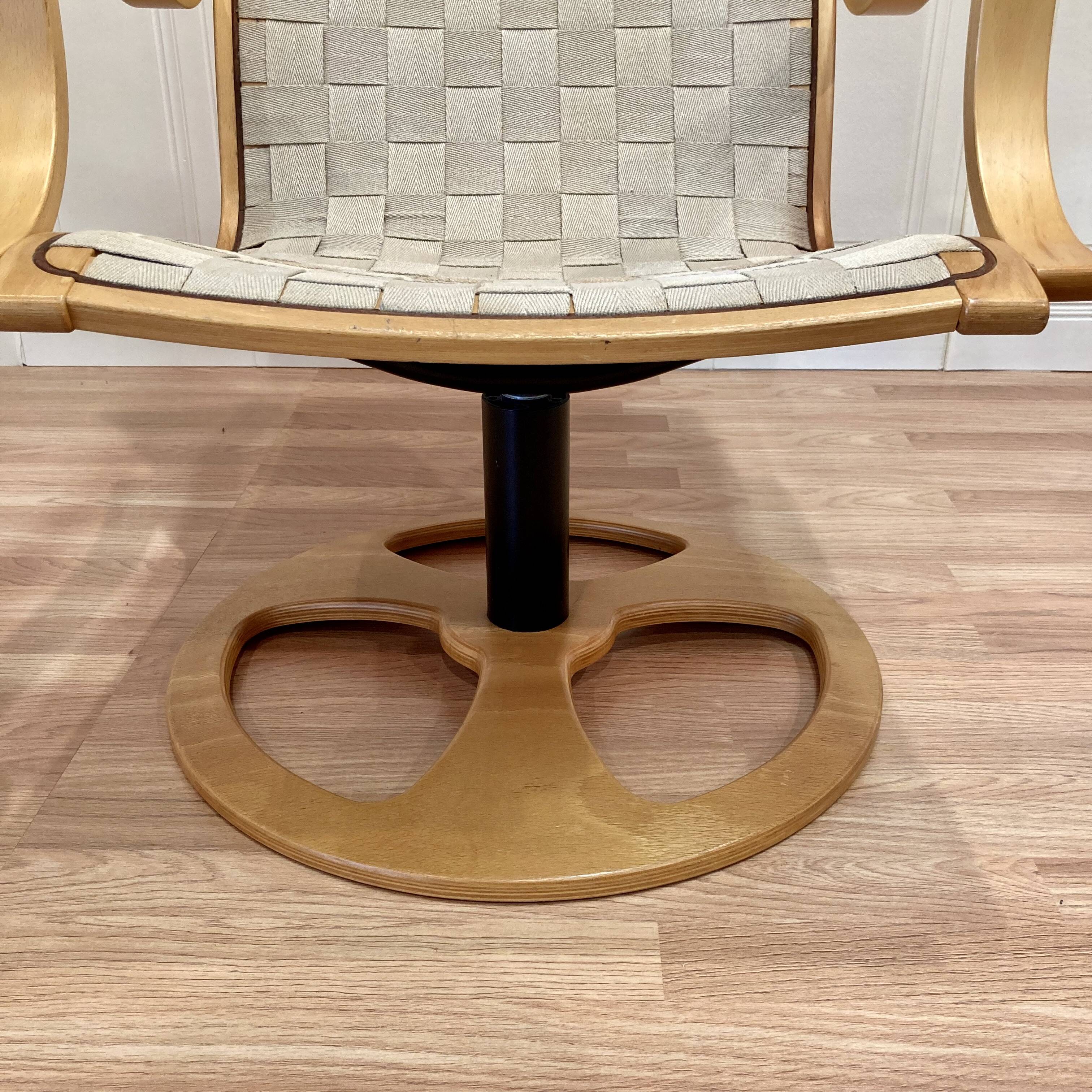 FAUTEUIL ET SON OTTOMAN "DESIGN SCANDINAVE".