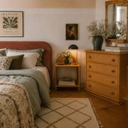 Dresser and its bedside table in rattan caning and vintage oak from the 1970s.