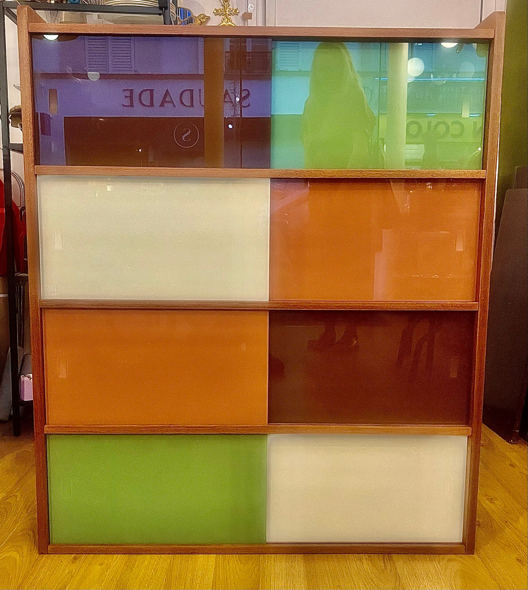 Oscar display cabinet by Didier Rozaffy