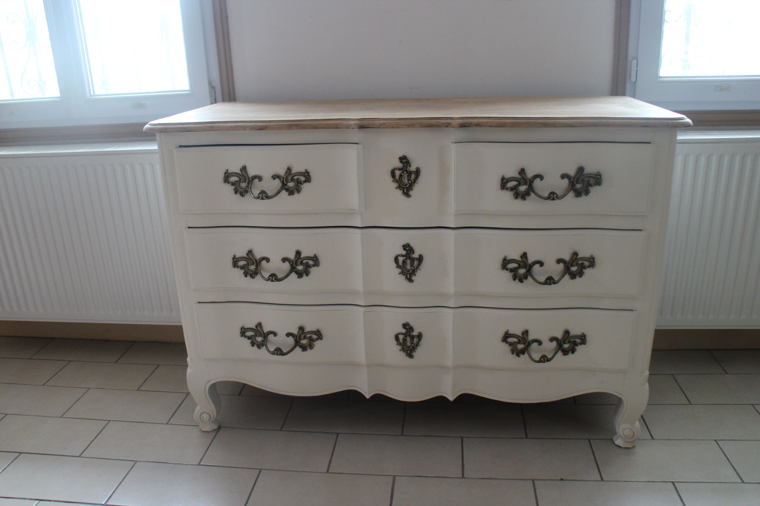 Chest of drawers crossbow